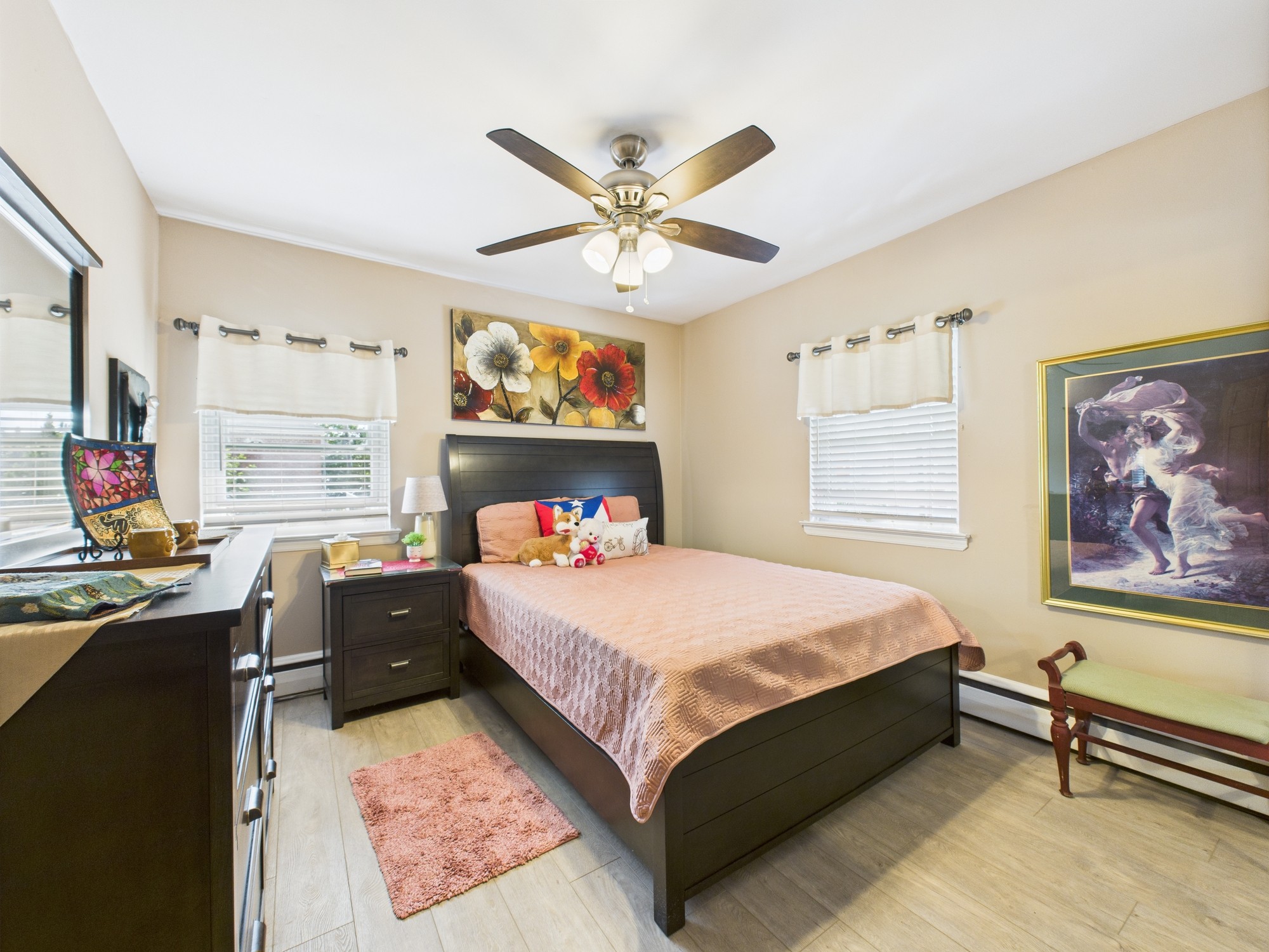 Bronx, New York, 10465, United States, 3 Bedrooms Bedrooms, ,3 BathroomsBathrooms,Residential,For Sale,1895148