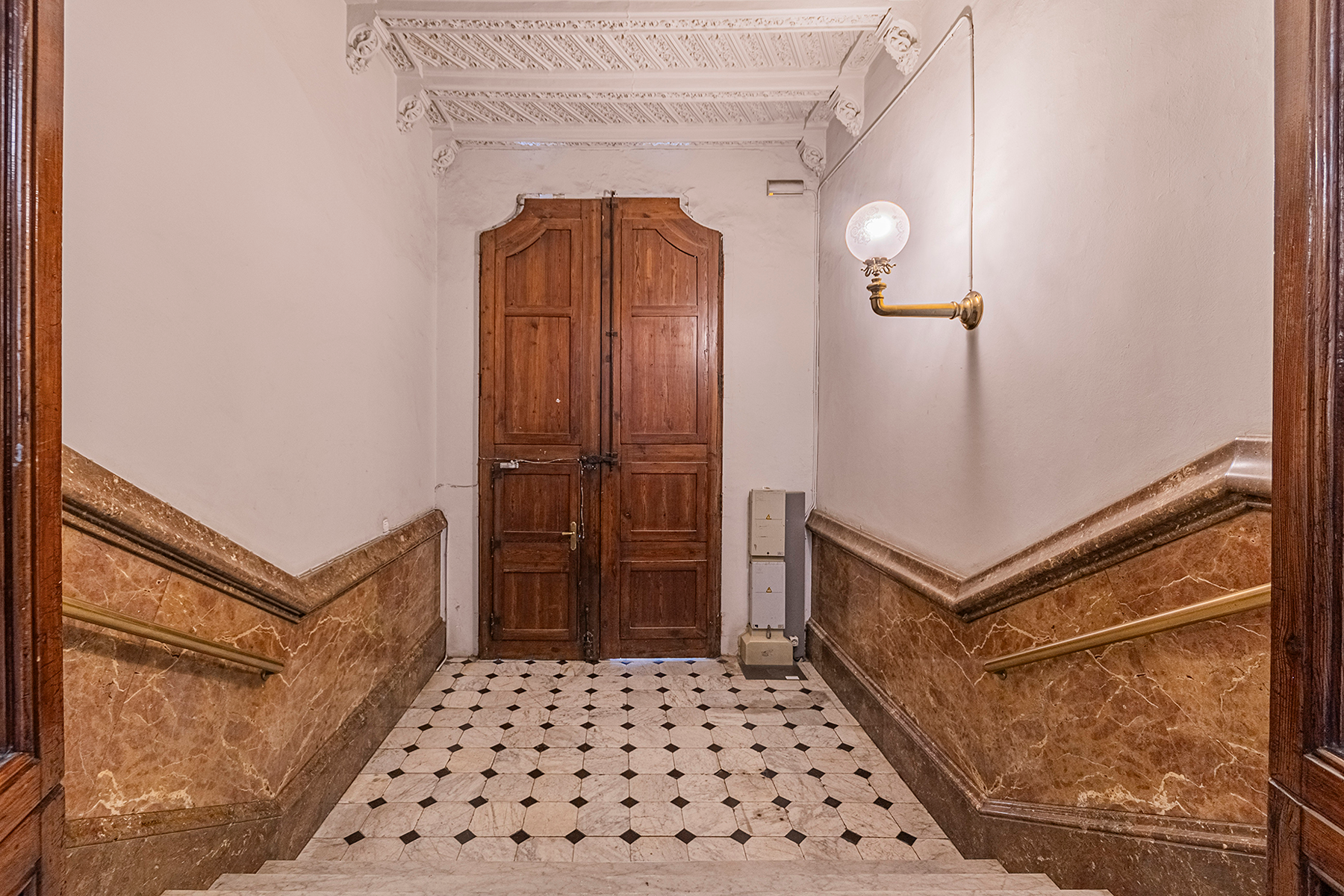  Modernist flat in Eixample with premium finishes in the Quadrat d