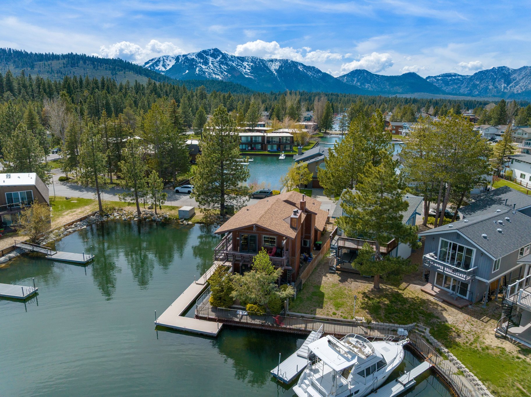  Tahoe Keys Charmer with Stunning Views - 物件實景