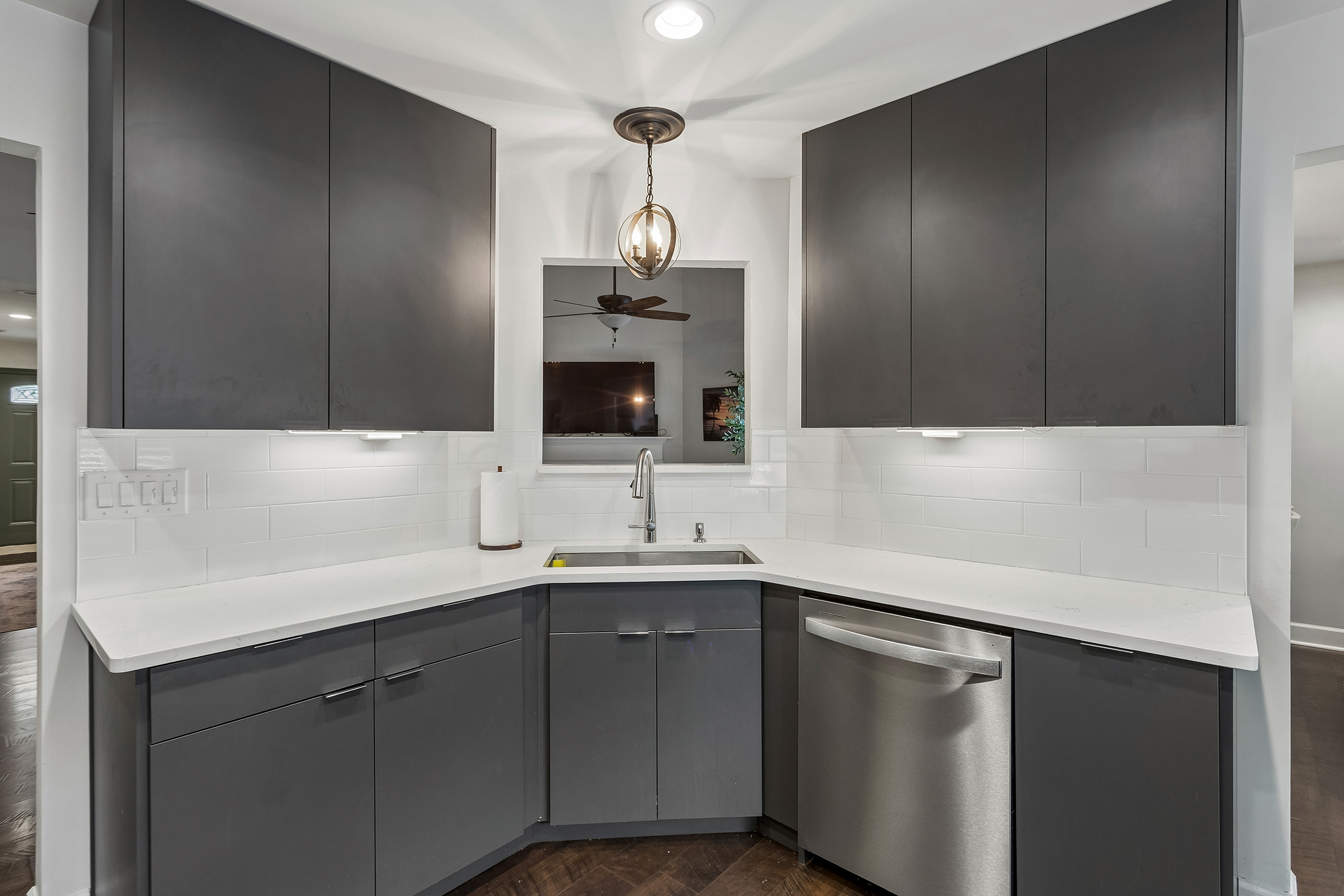  Beautifully Updated and Move-in Ready Four Bedroom Home - 物件實景
