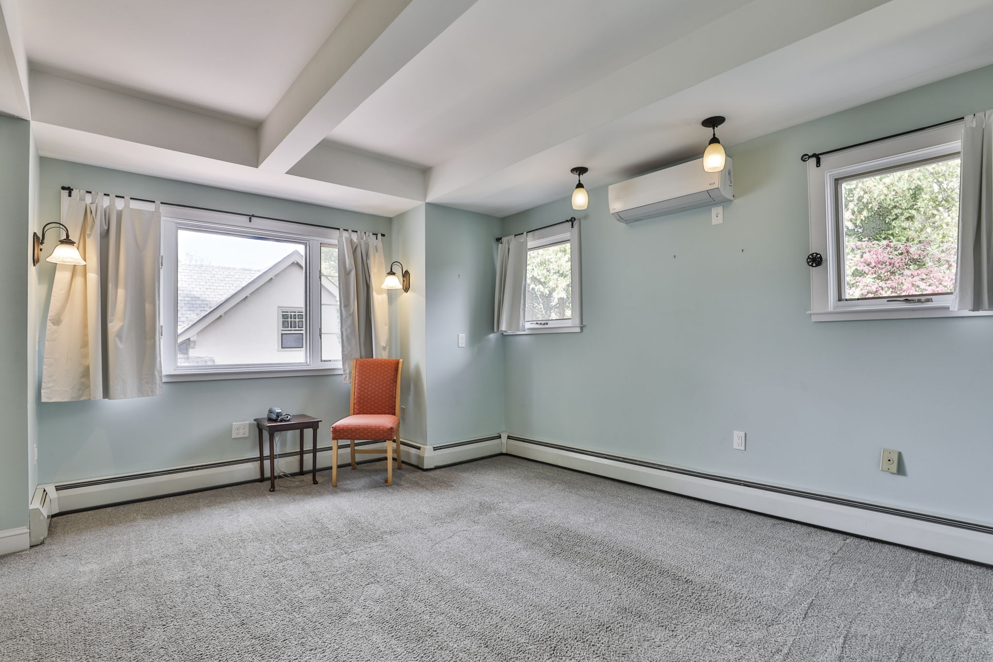 Manchester, New Hampshire, 03104, United States, 3 Bedrooms Bedrooms, ,2 BathroomsBathrooms,Residential,For Sale,1975563