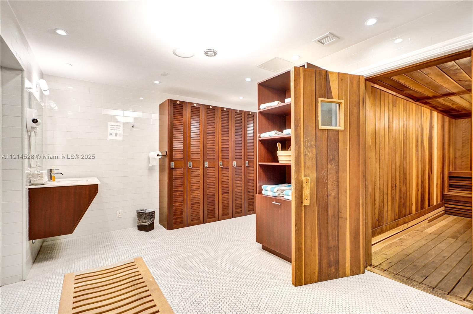 Aventura, Florida, 33180, United States, 2 Bedrooms Bedrooms, ,2 BathroomsBathrooms,Residential,For Sale,1994383