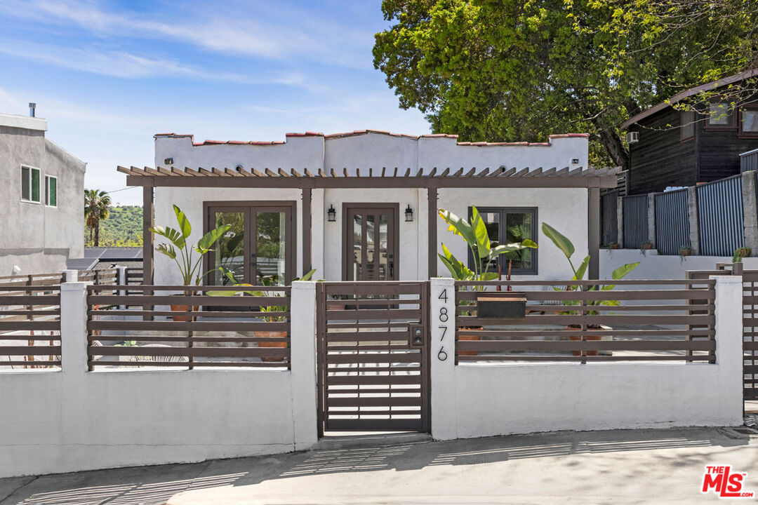 Los Angeles, California, 90042, United States, 1 Bedroom Bedrooms, ,2 BathroomsBathrooms,Residential,For Sale,1828163