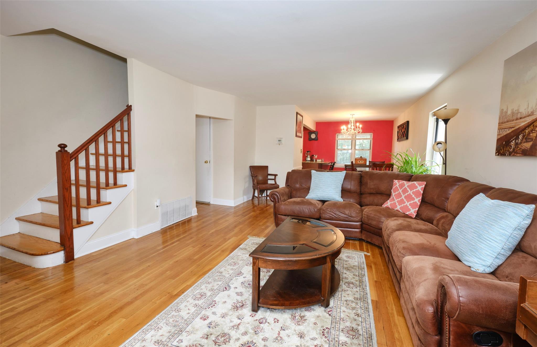 Bronx, New York, 10469, United States, 3 Bedrooms Bedrooms, ,3 BathroomsBathrooms,Residential,For Sale,1907076