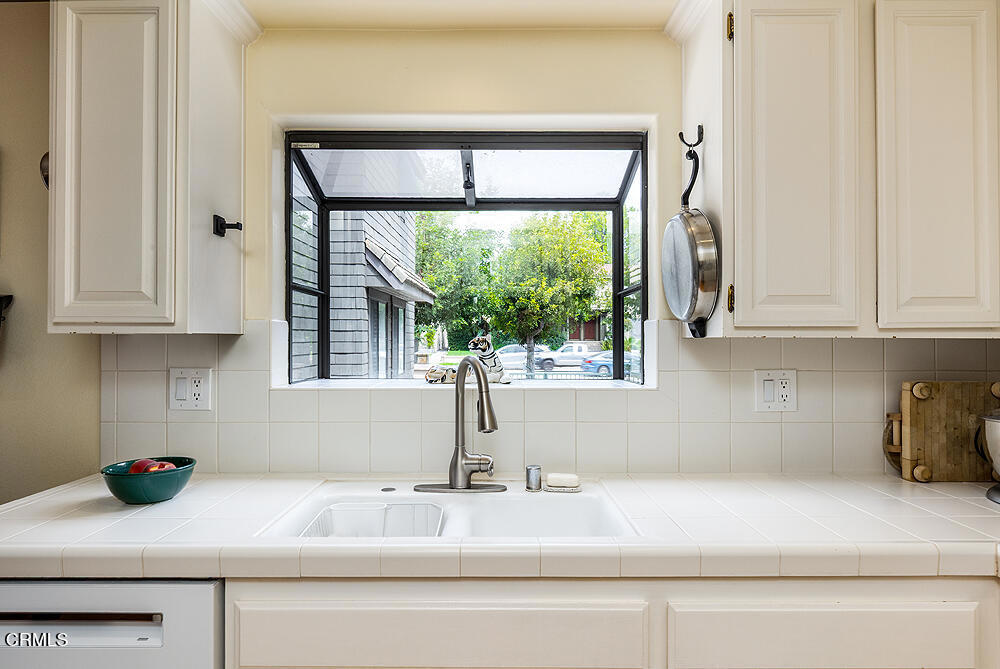 Pasadena, California, 91106, United States, 2 Bedrooms Bedrooms, ,3 BathroomsBathrooms,Residential,For Sale,1934592