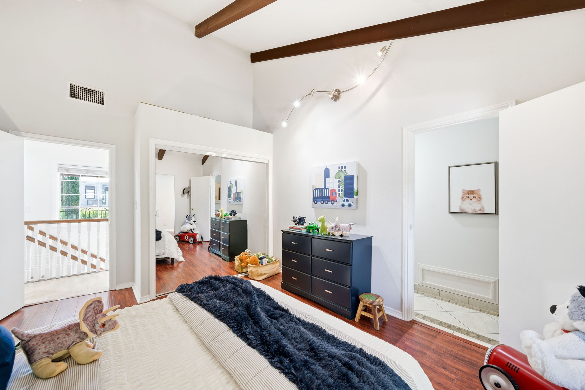  4115 Laurelgrove Ave - 物件實景