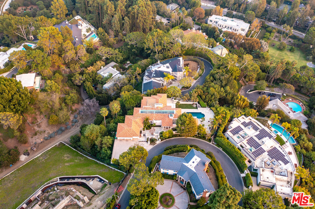 Beverly Hills, California, 90210, United States, 5 Bedrooms Bedrooms, ,4 BathroomsBathrooms,Residential,For Sale,1991118