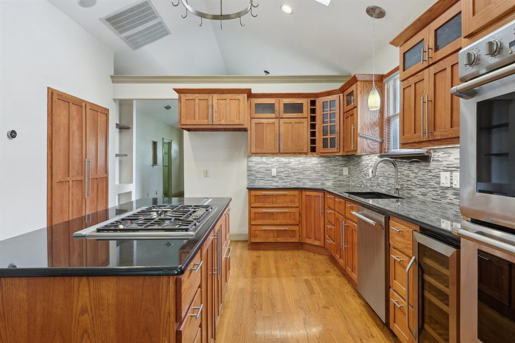 Fort Worth, Texas, 76107, United States, 5 Bedrooms Bedrooms, ,3 BathroomsBathrooms,Residential,For Sale,1915369
