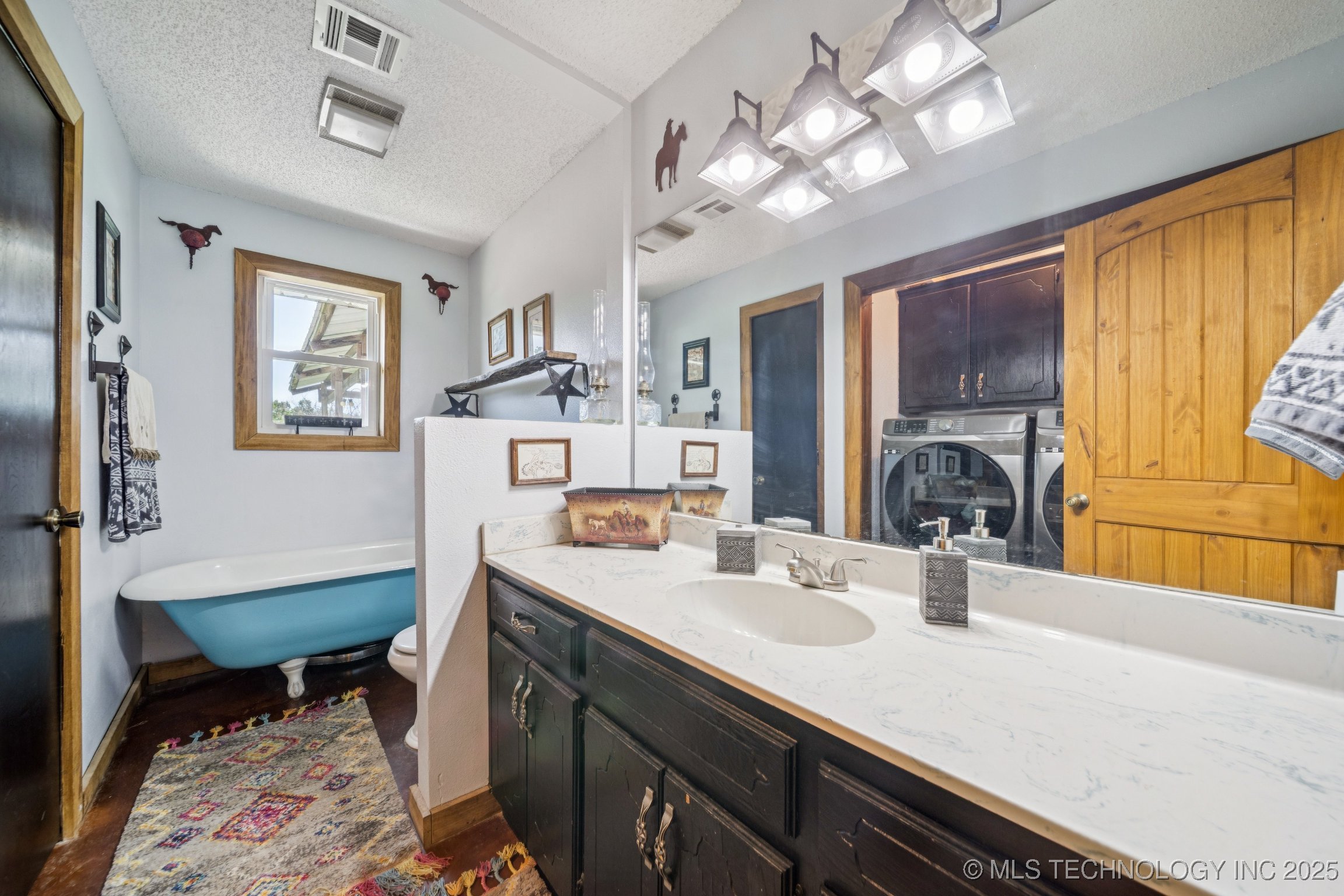 Barnsdall, Oklahoma, 74002, United States, 4 Bedrooms Bedrooms, ,3 BathroomsBathrooms,Residential,For Sale,1898751