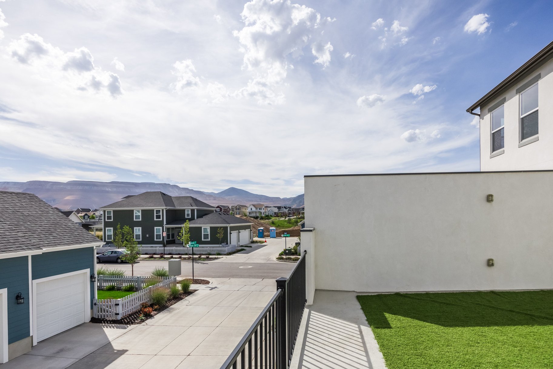  Tudor 3-Story Townhome in Upper Daybreak - 物件實景