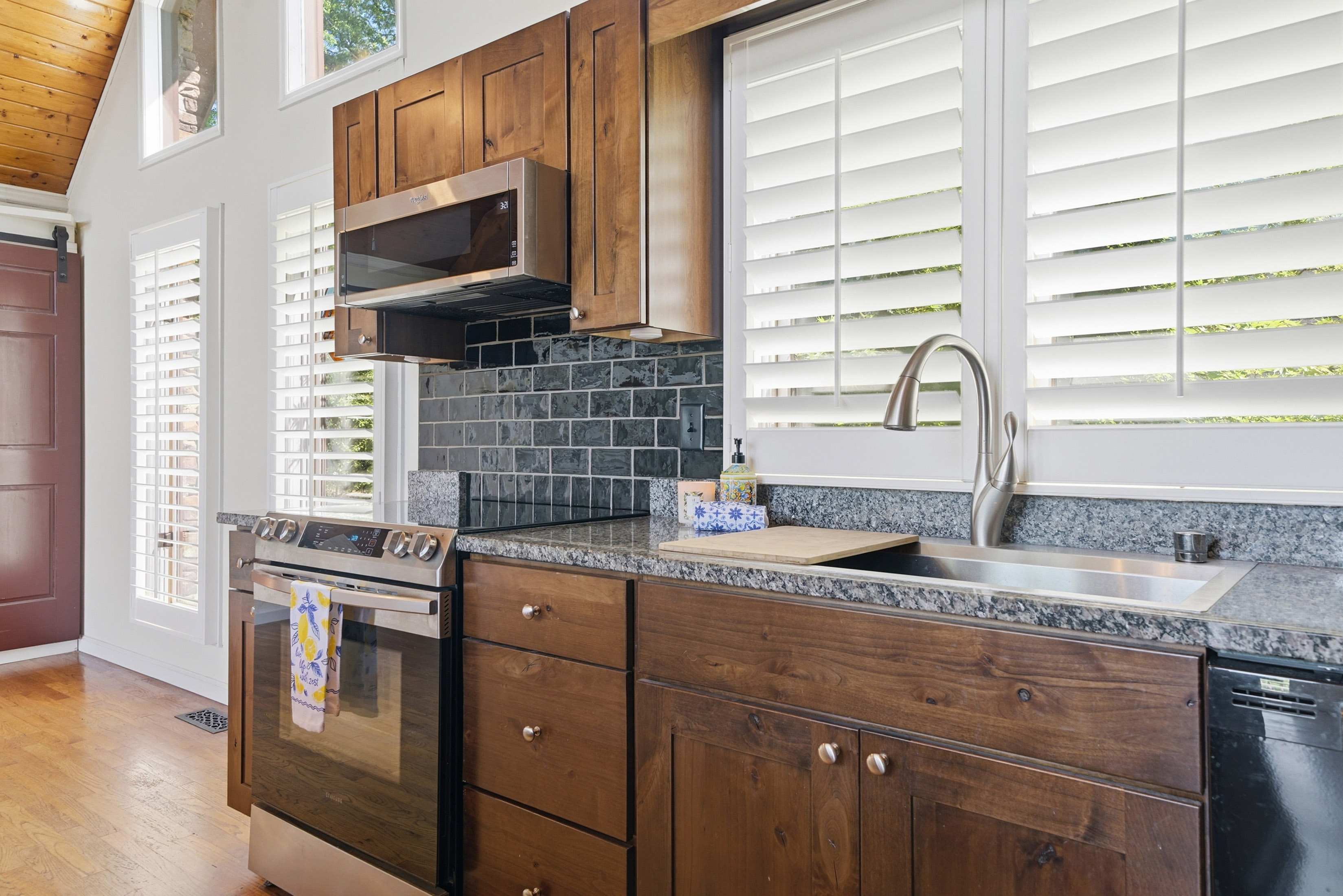  Ideal Cabin Escape Ready for Your Riverfront Lifestyle - 物件實景