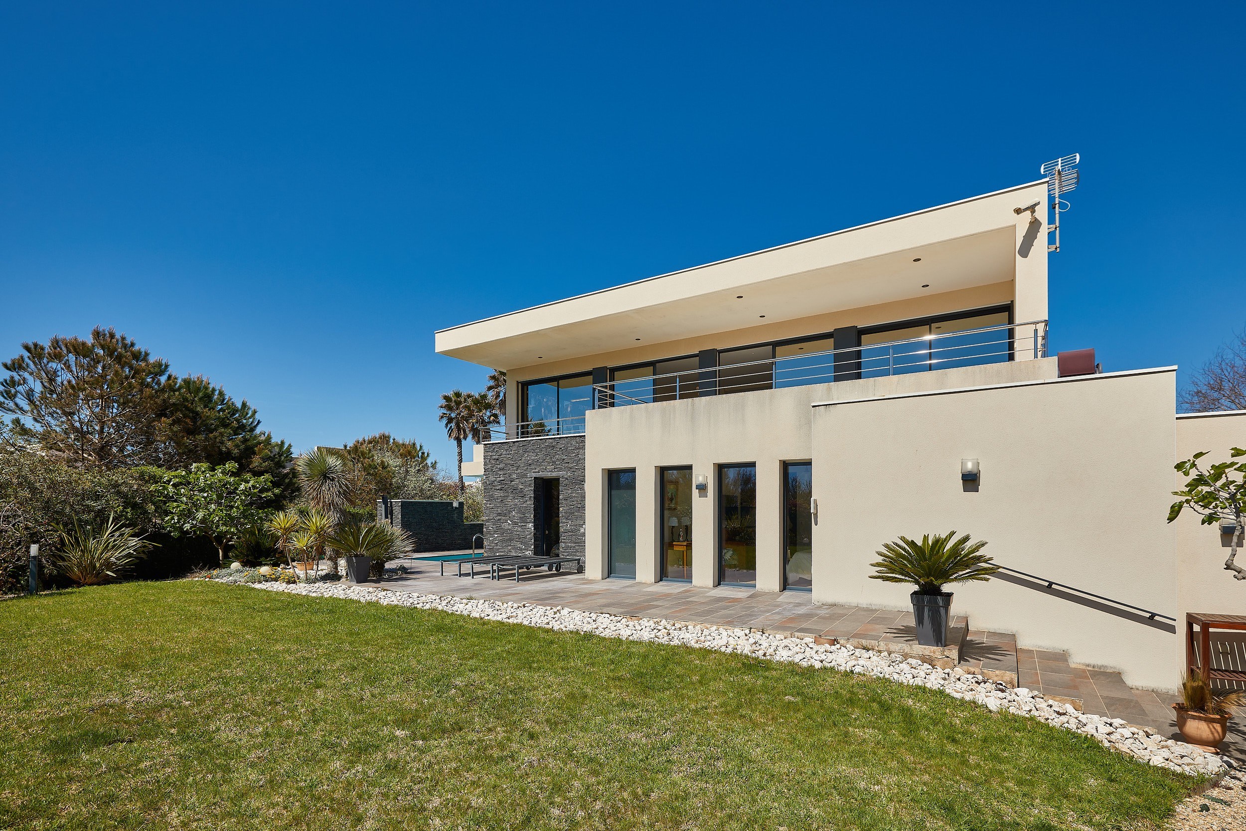  1105 / 5000 A Contemporary Beachfront Home... - 物件實景