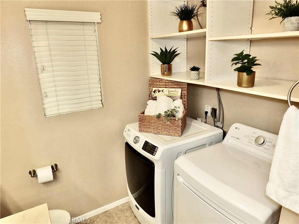 Signal Hill, California, 90755, United States, 2 Bedrooms Bedrooms, ,1 BathroomBathrooms,Residential,For Sale,1970804