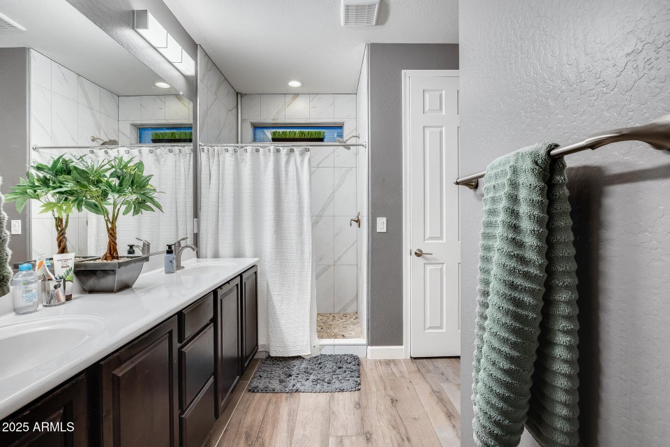 Peoria, Arizona, 85383, United States, 3 Bedrooms Bedrooms, ,Residential,For Sale,1982849