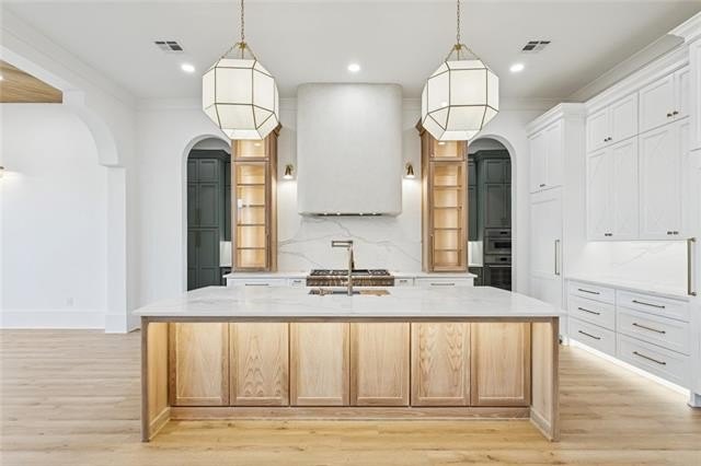 Metairie, Louisiana, 70005, United States, 5 Bedrooms Bedrooms, ,4 BathroomsBathrooms,Residential,For Sale,1990394