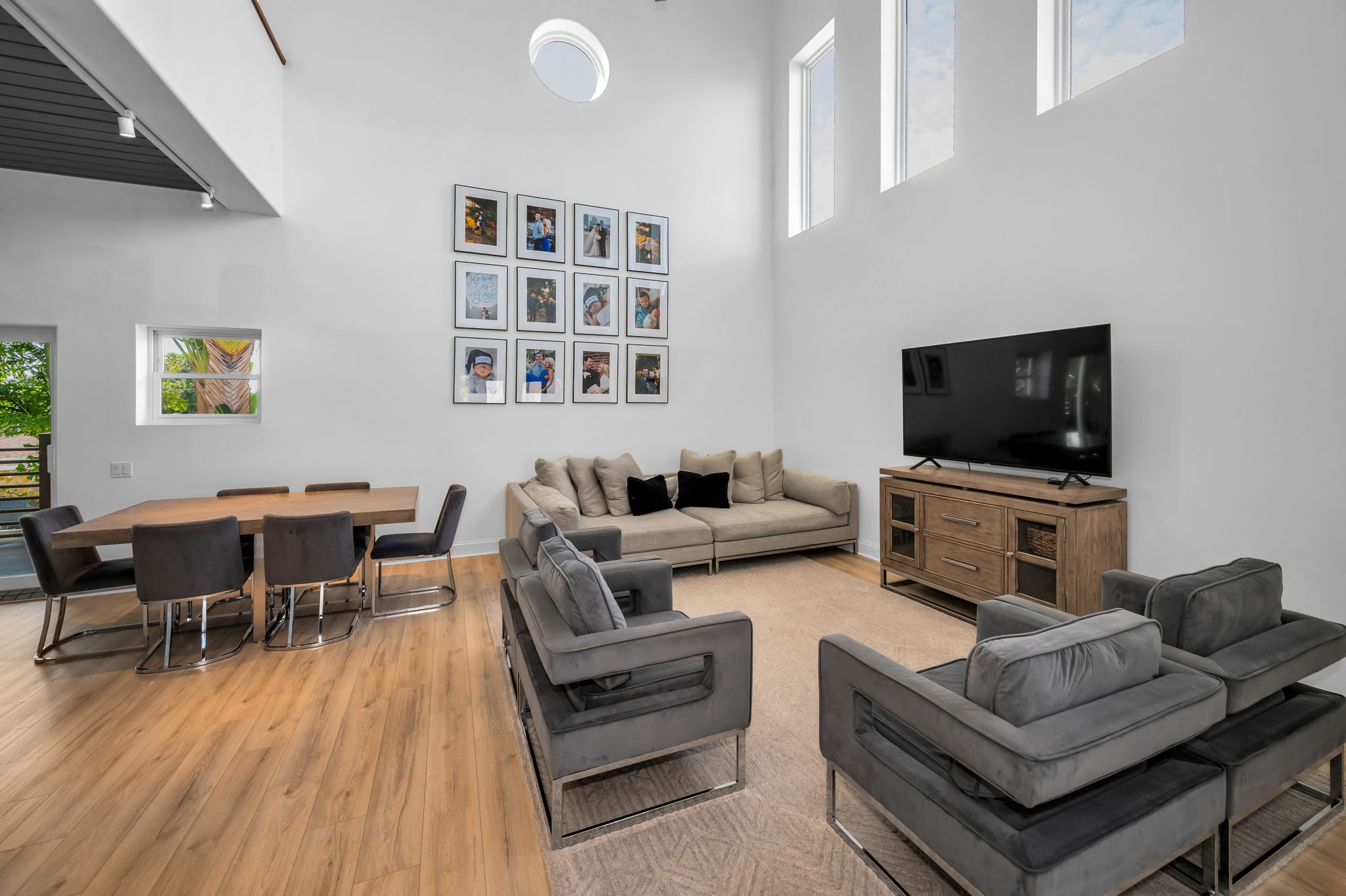 Treasure Island, Florida, 33706, United States, 3 Bedrooms Bedrooms, ,3 BathroomsBathrooms,Residential,For Sale,1996419