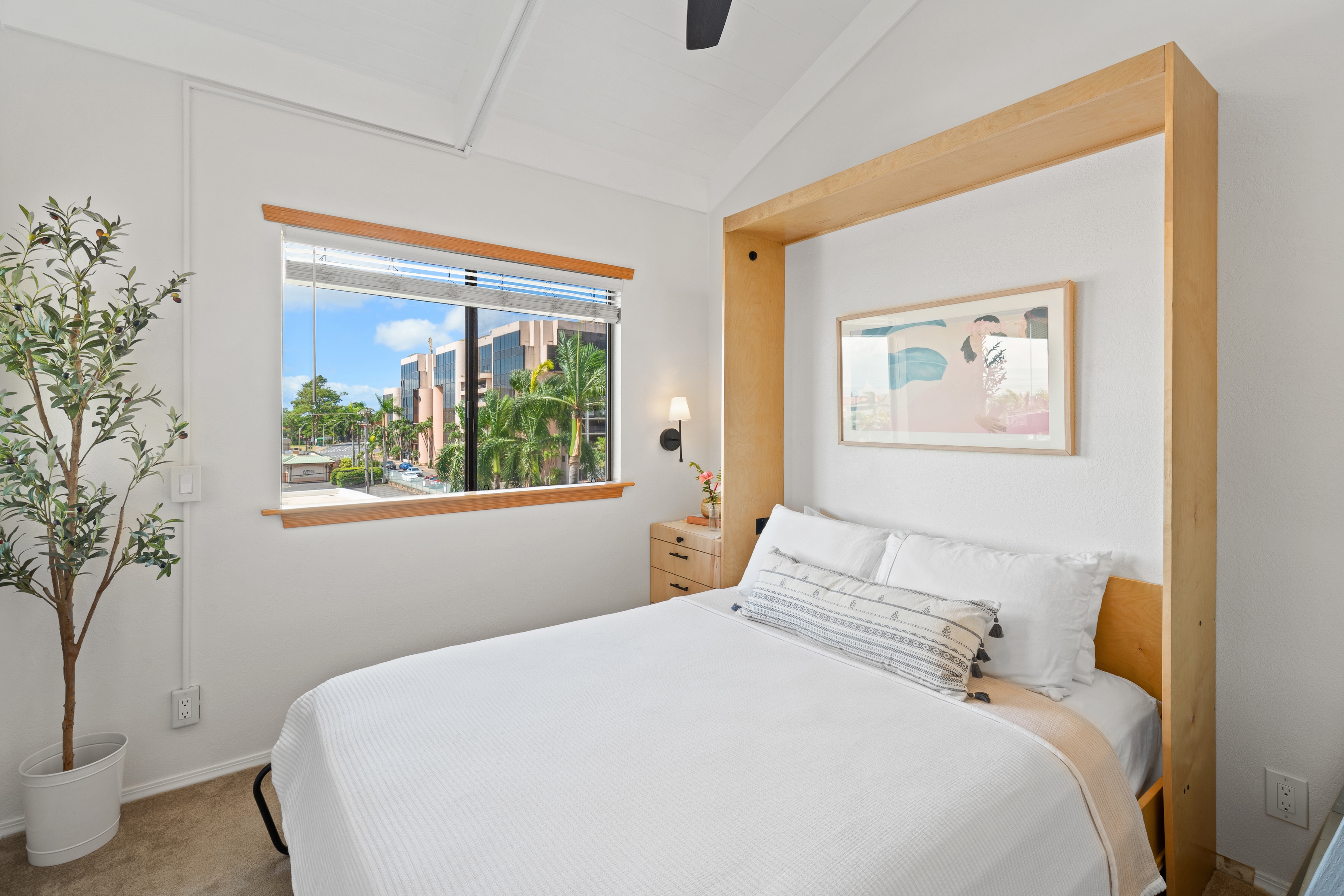  Centrally Located Living with Vaulted Ceilings and Views - 物件實景