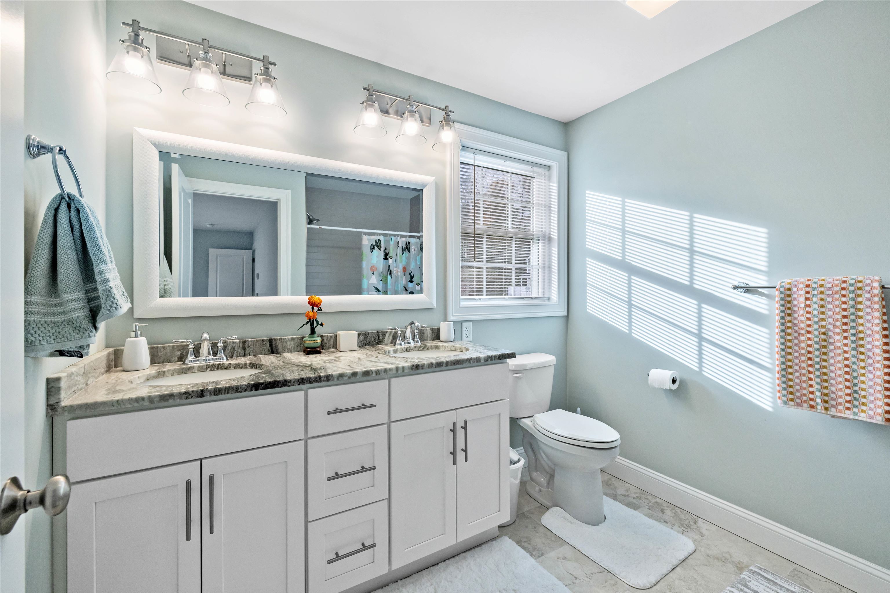 Hudson, New Hampshire, 03051, United States, 3 Bedrooms Bedrooms, ,2 BathroomsBathrooms,Residential,For Sale,1990943