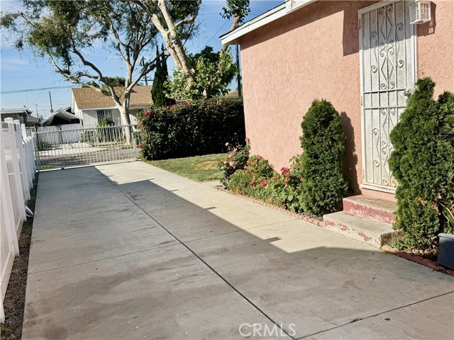 Compton, California, 90222, United States, 4 Bedrooms Bedrooms, ,2 BathroomsBathrooms,Residential,For Sale,1987435