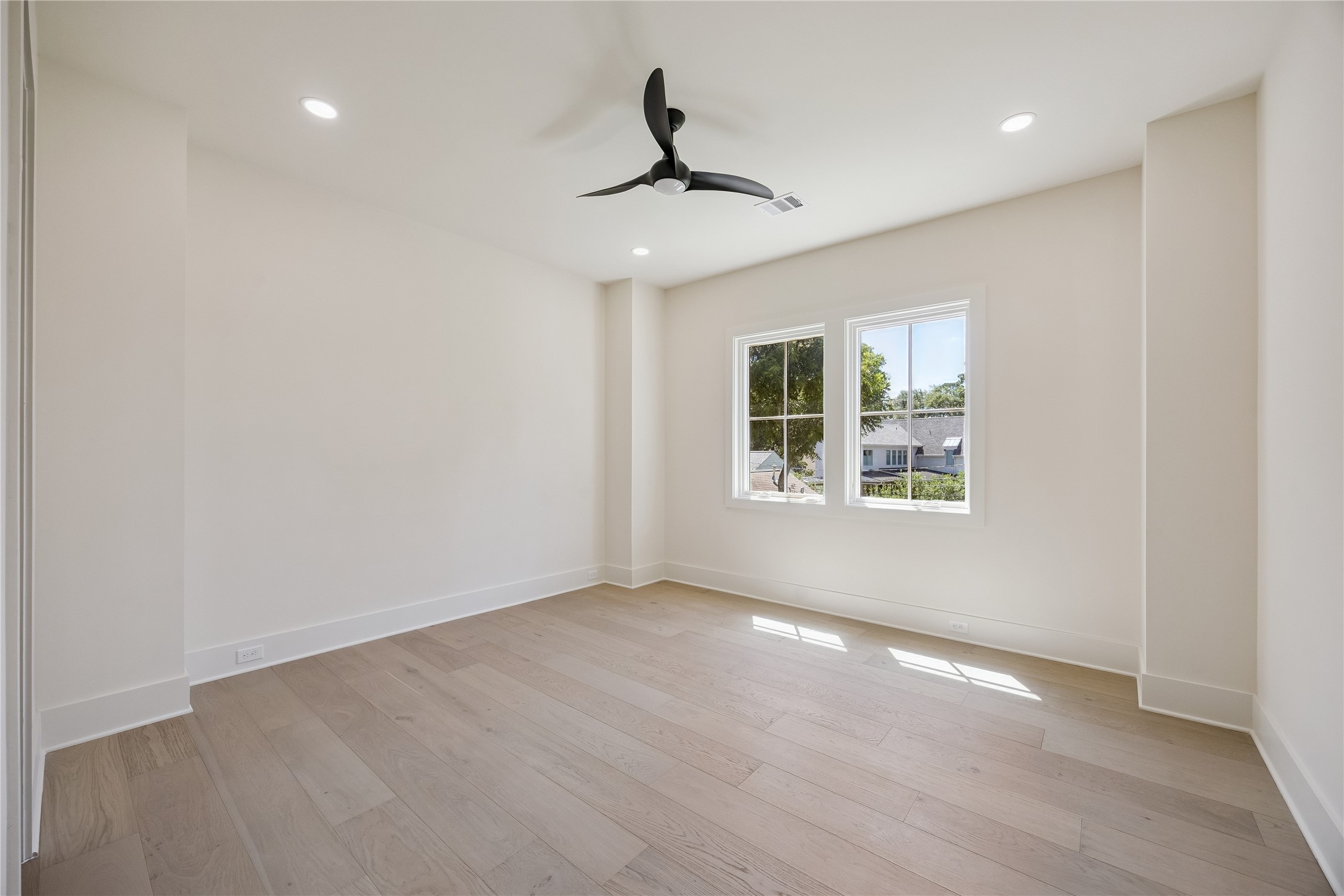  539 W 34th Street - 物件實景