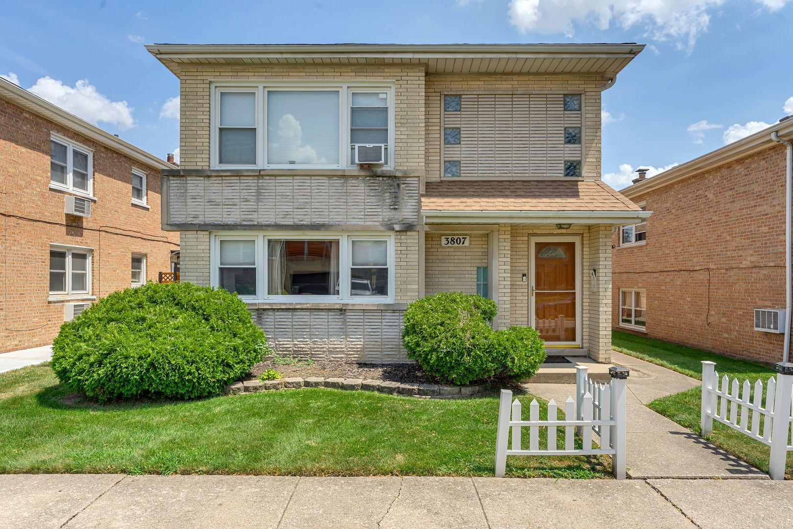 Berwyn, Illinois, 60402, United States, 6 Bedrooms Bedrooms, ,Residential,For Sale,1903495
