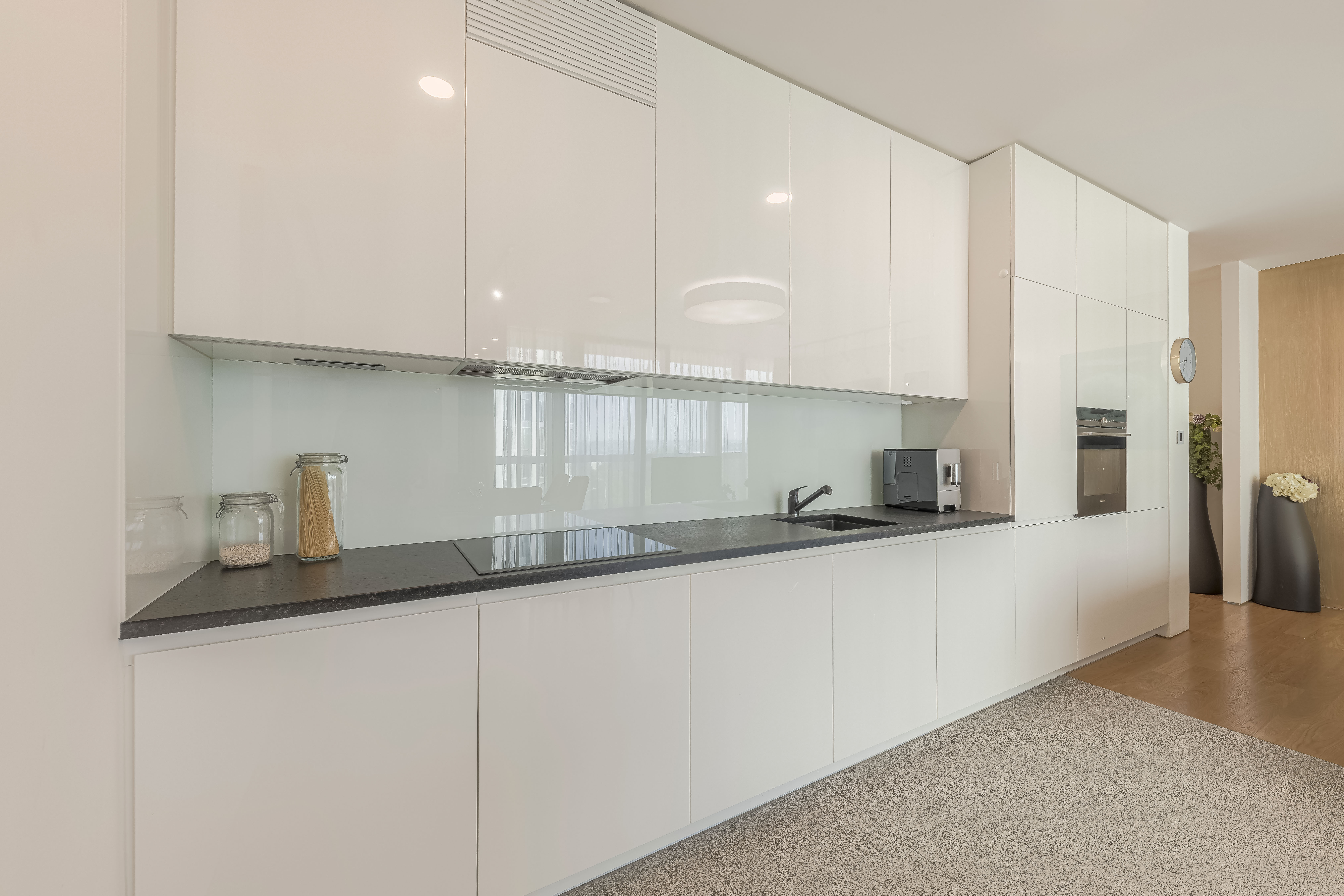  Design apartment in V Tower residence with balcony, - 物件實景