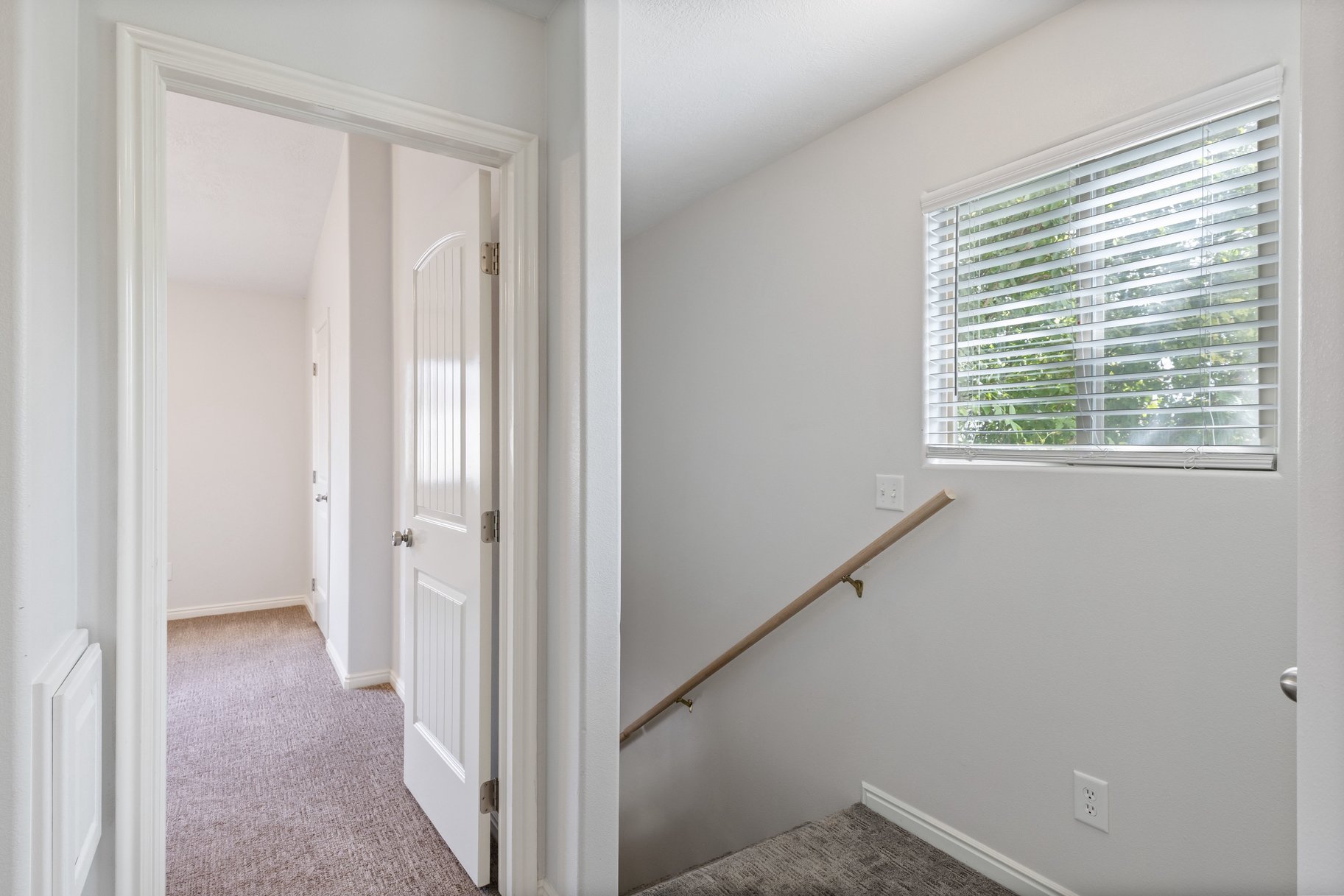  Private End Unit Townhome Near College, Hospital & Shopping – Move-In Ready - 物件實景