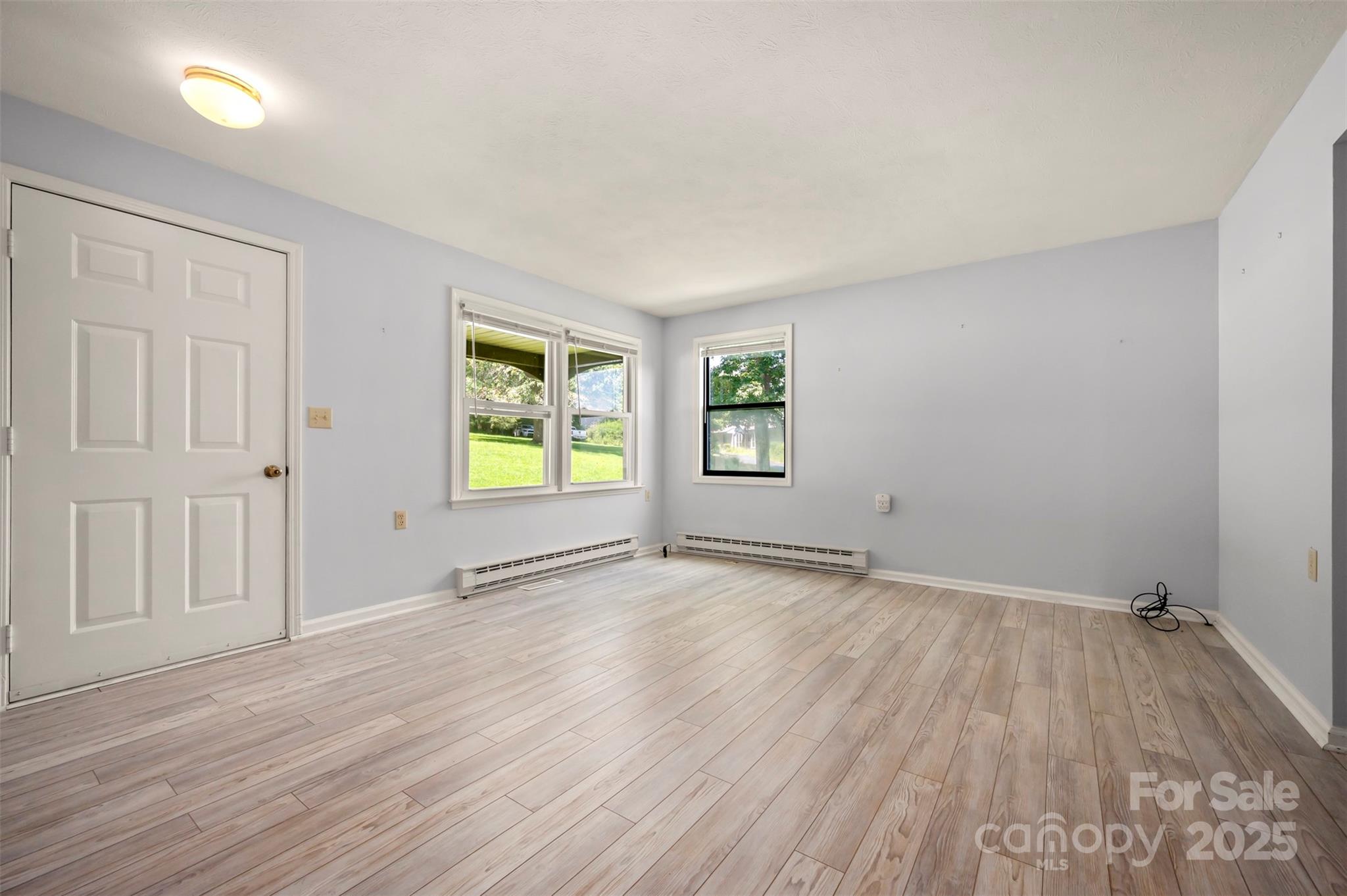 Horse Shoe, North Carolina, 28742, United States, 6 Bedrooms Bedrooms, ,6 BathroomsBathrooms,Residential,For Sale,1927207