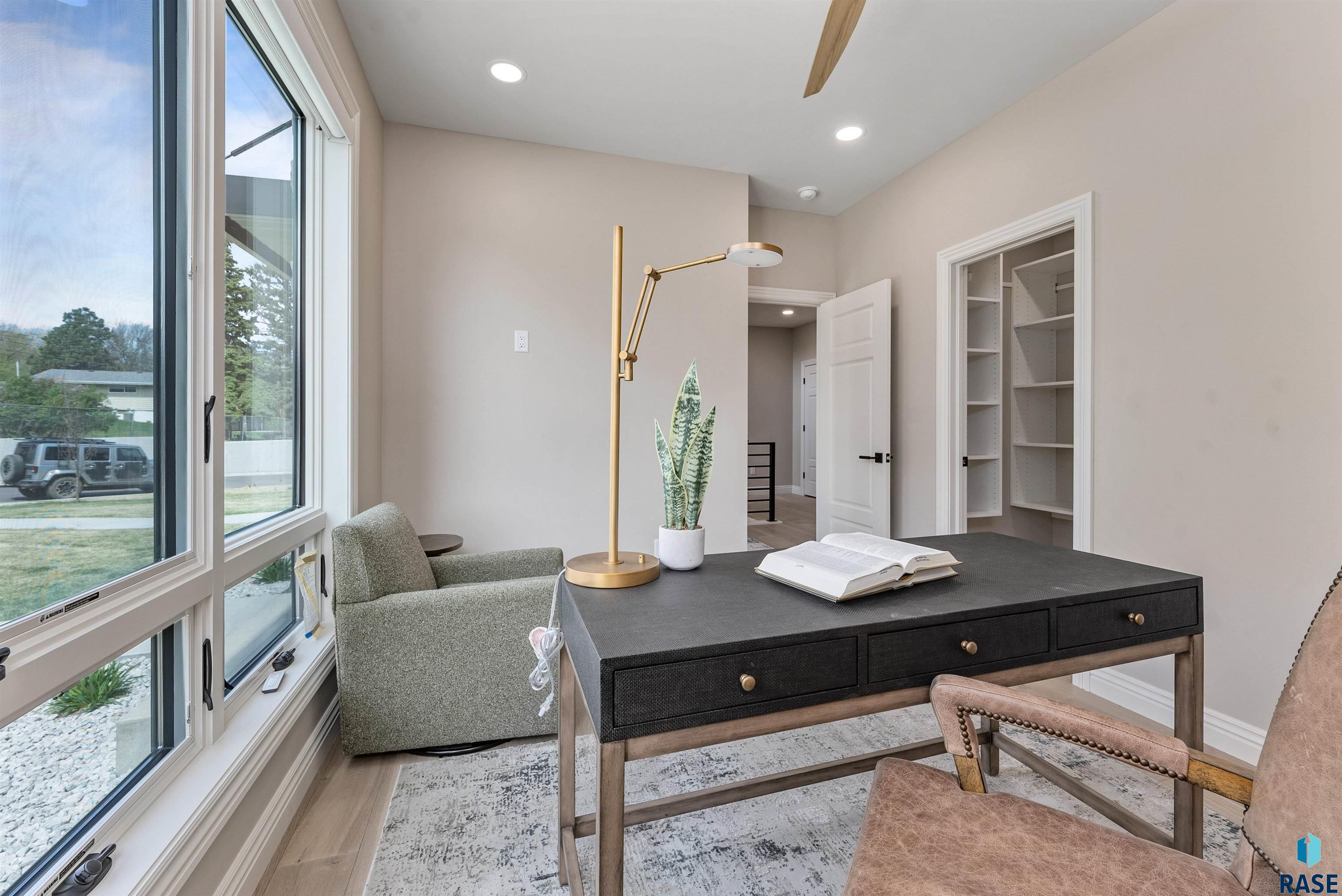 Sioux Falls, South Dakota, 57106, United States, ,Residential,For Sale,1986219