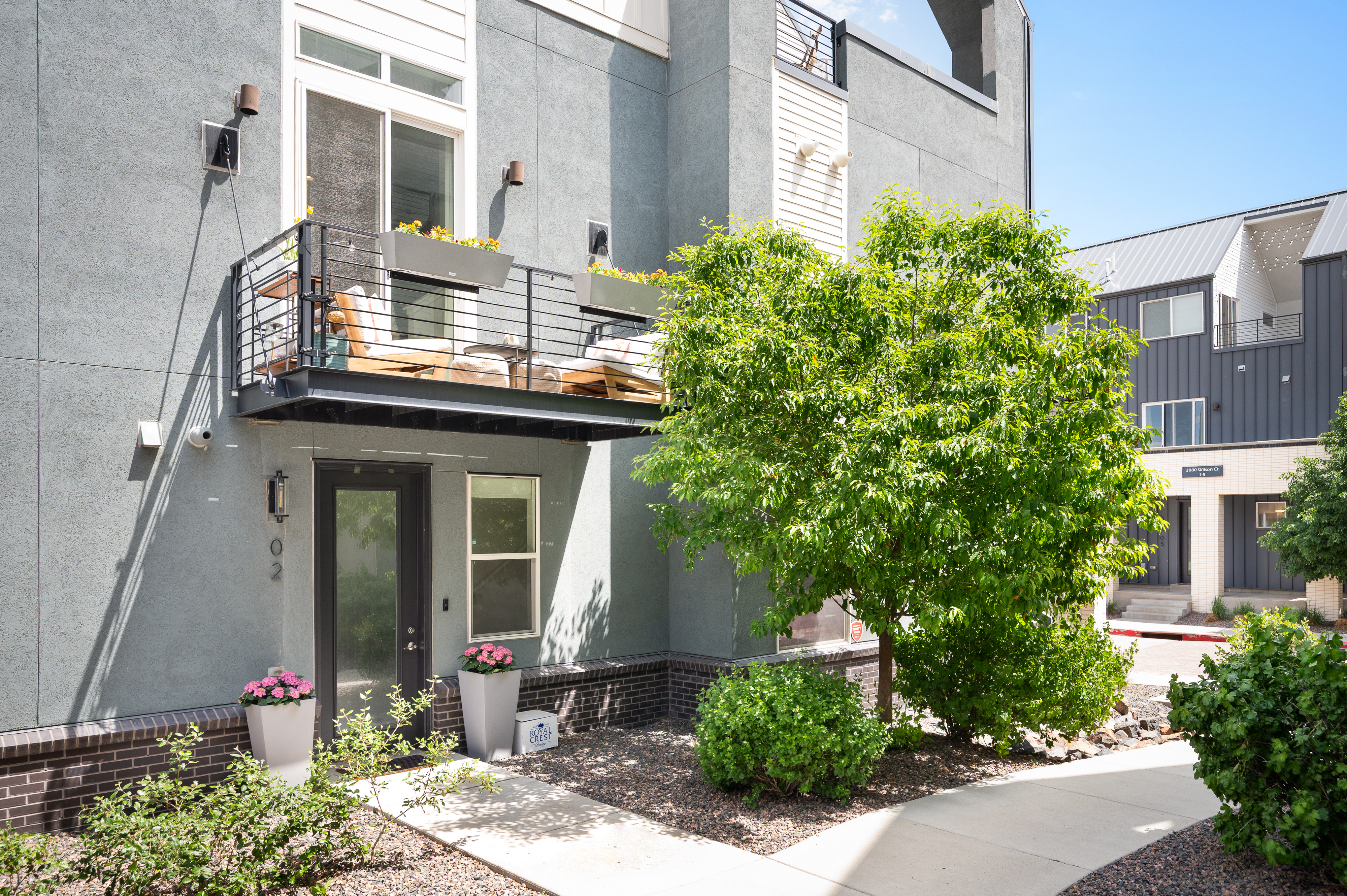  Modern Townhome In Contemporary Enclave - 物件實景