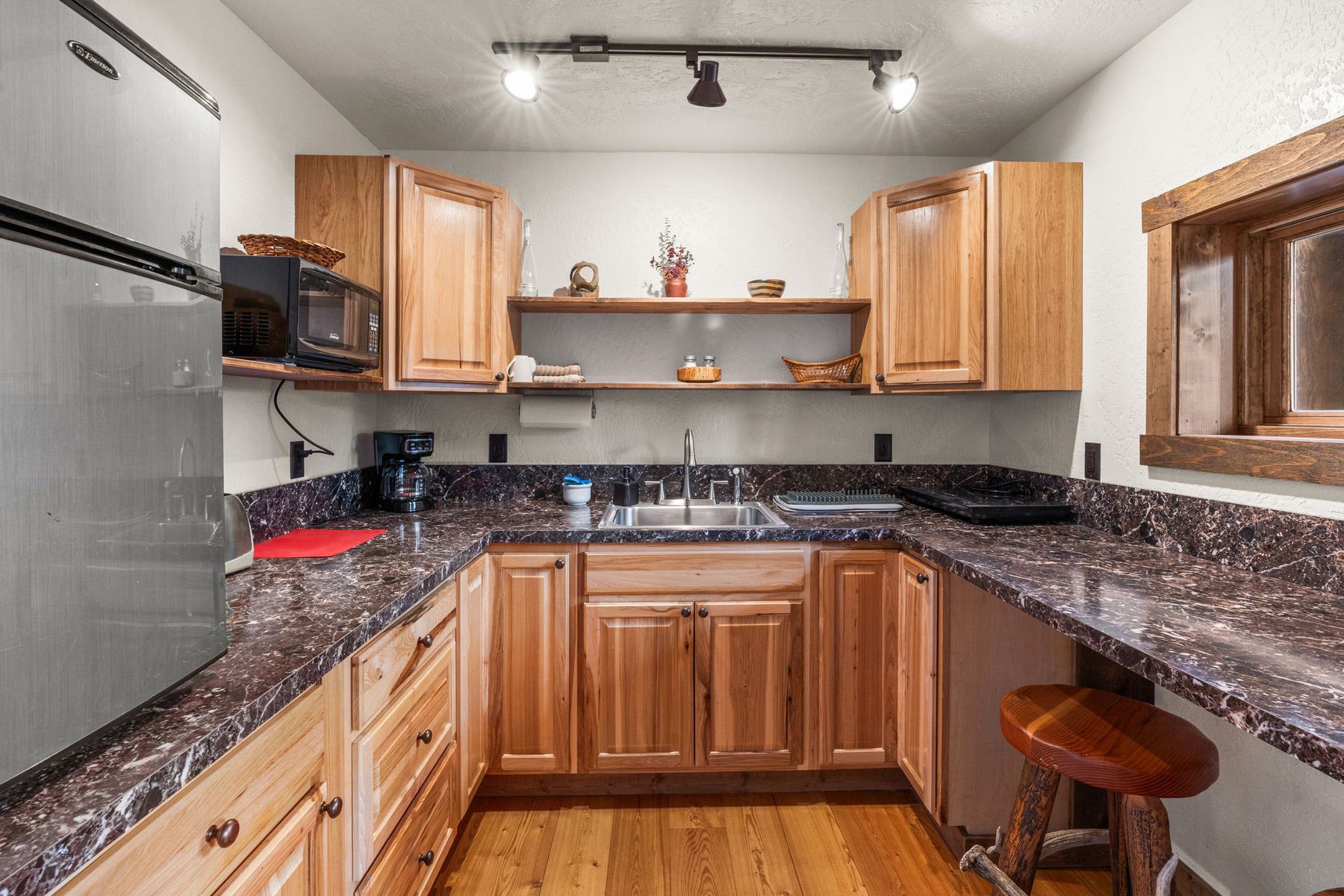  708 US Highway 212 W - 物件實景