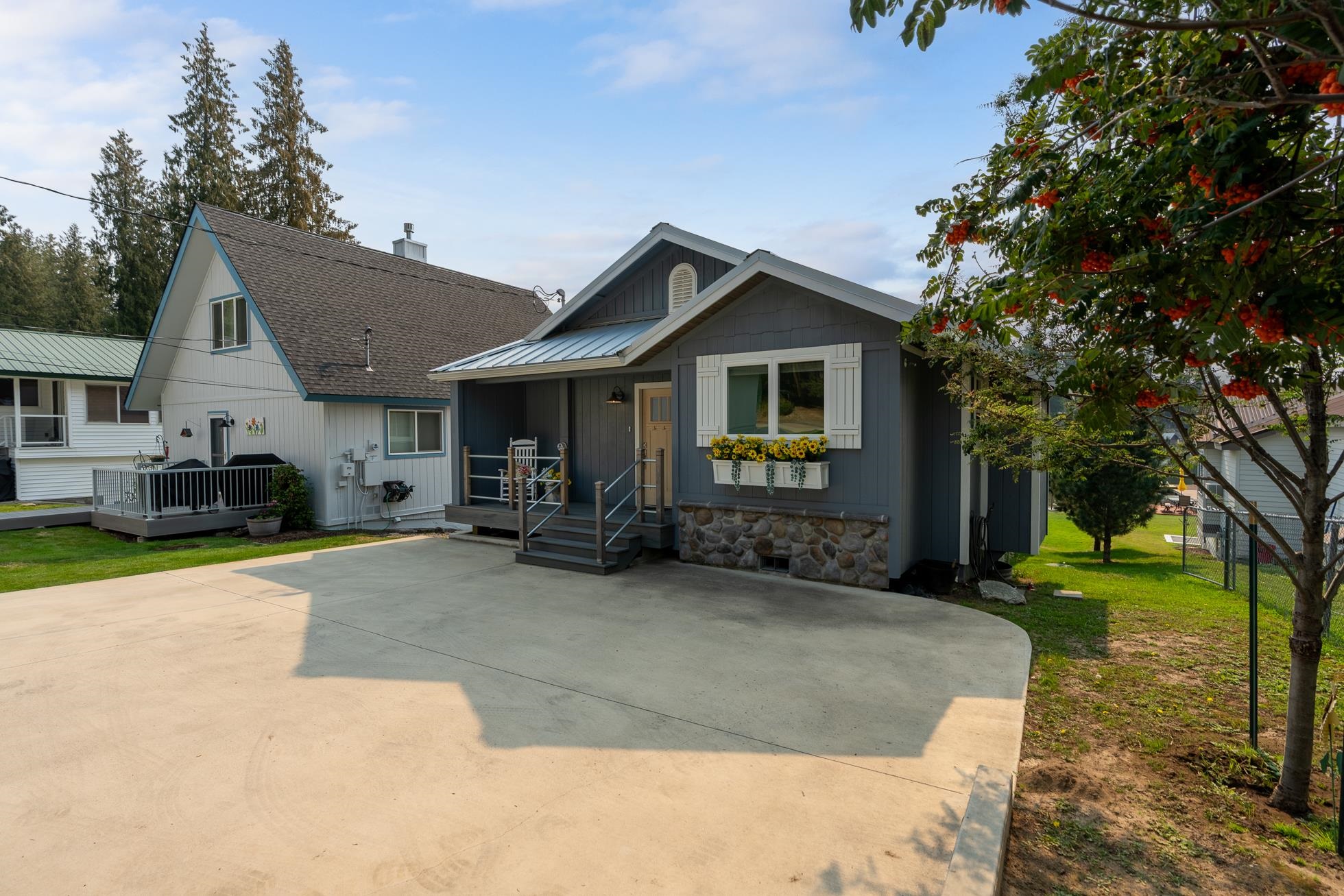 Newport, Washington, 99156, United States, 2 Bedrooms Bedrooms, ,2 BathroomsBathrooms,Residential,For Sale,1937533