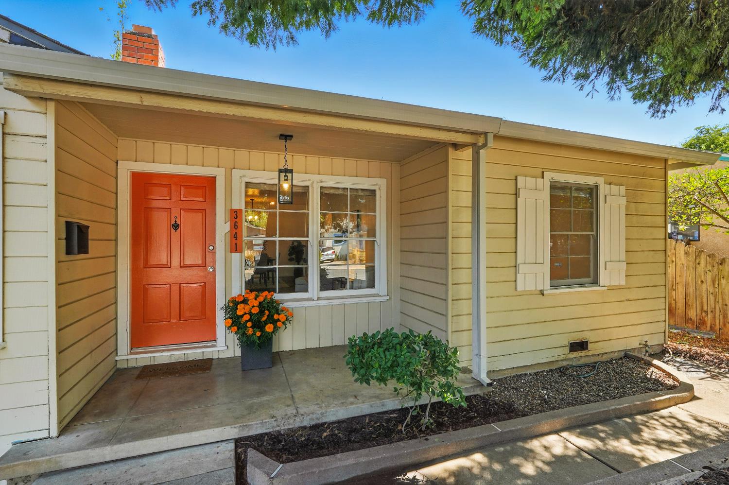 Sacramento, California, 95820, United States, 3 Bedrooms Bedrooms, ,2 BathroomsBathrooms,Residential,For Sale,1940182