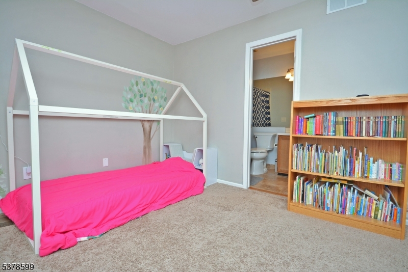 Bedminster Twp., New Jersey, 07921, United States, 3 Bedrooms Bedrooms, ,4 BathroomsBathrooms,Residential,For Sale,1989637