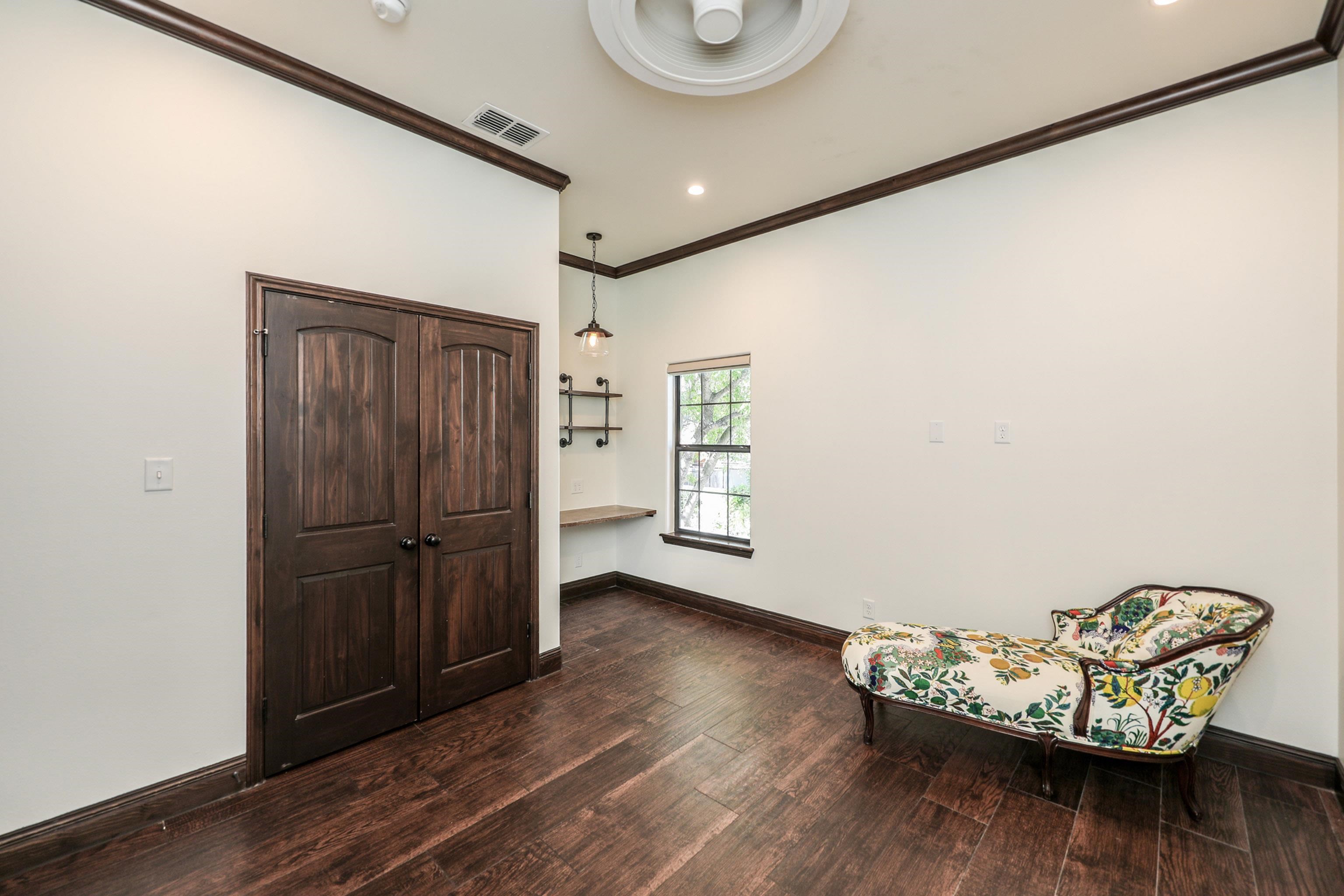 Laredo, Texas, 78041, United States, 4 Bedrooms Bedrooms, ,5 BathroomsBathrooms,Residential,For Sale,1989337