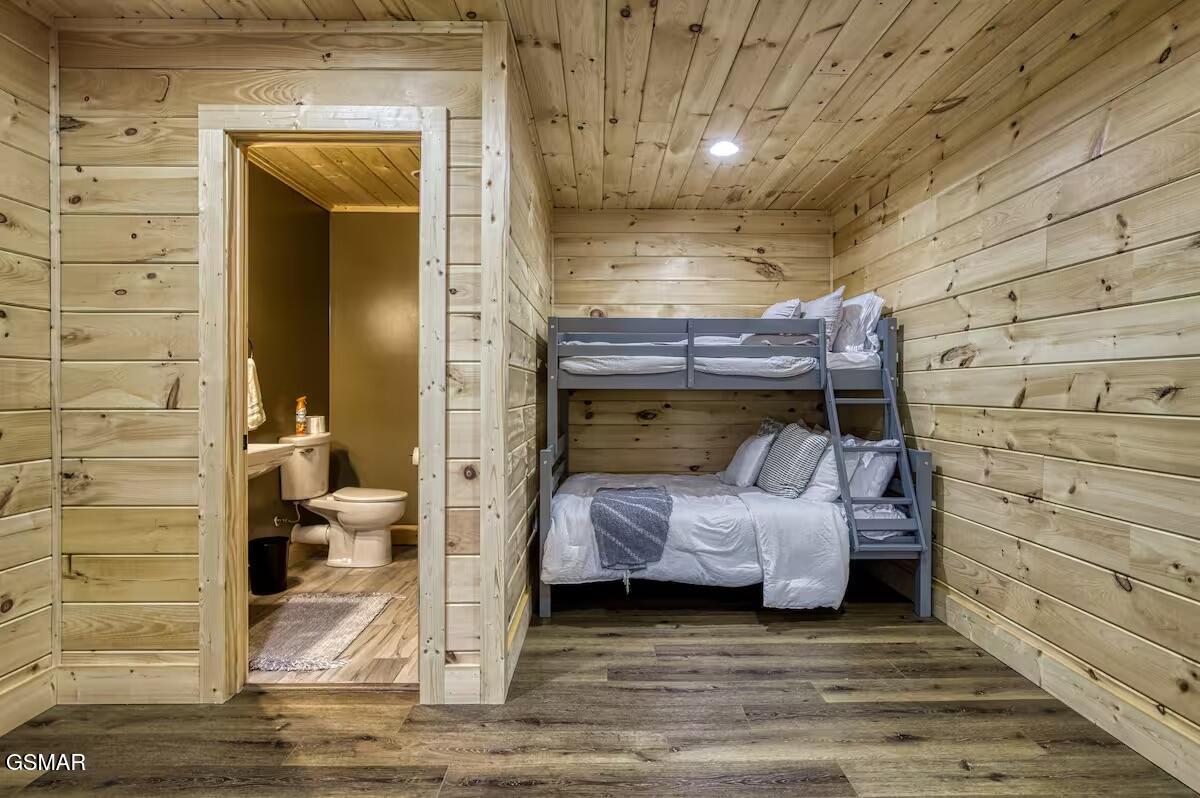 Sevierville, Tennessee, 37862, United States, 3 Bedrooms Bedrooms, ,4 BathroomsBathrooms,Residential,For Sale,1976735