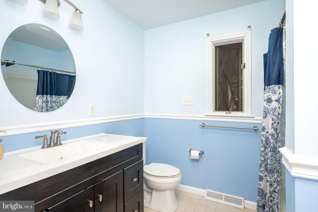 Reading, Pennsylvania, 19607, United States, 4 Bedrooms Bedrooms, ,4 BathroomsBathrooms,Residential,For Sale,1951295