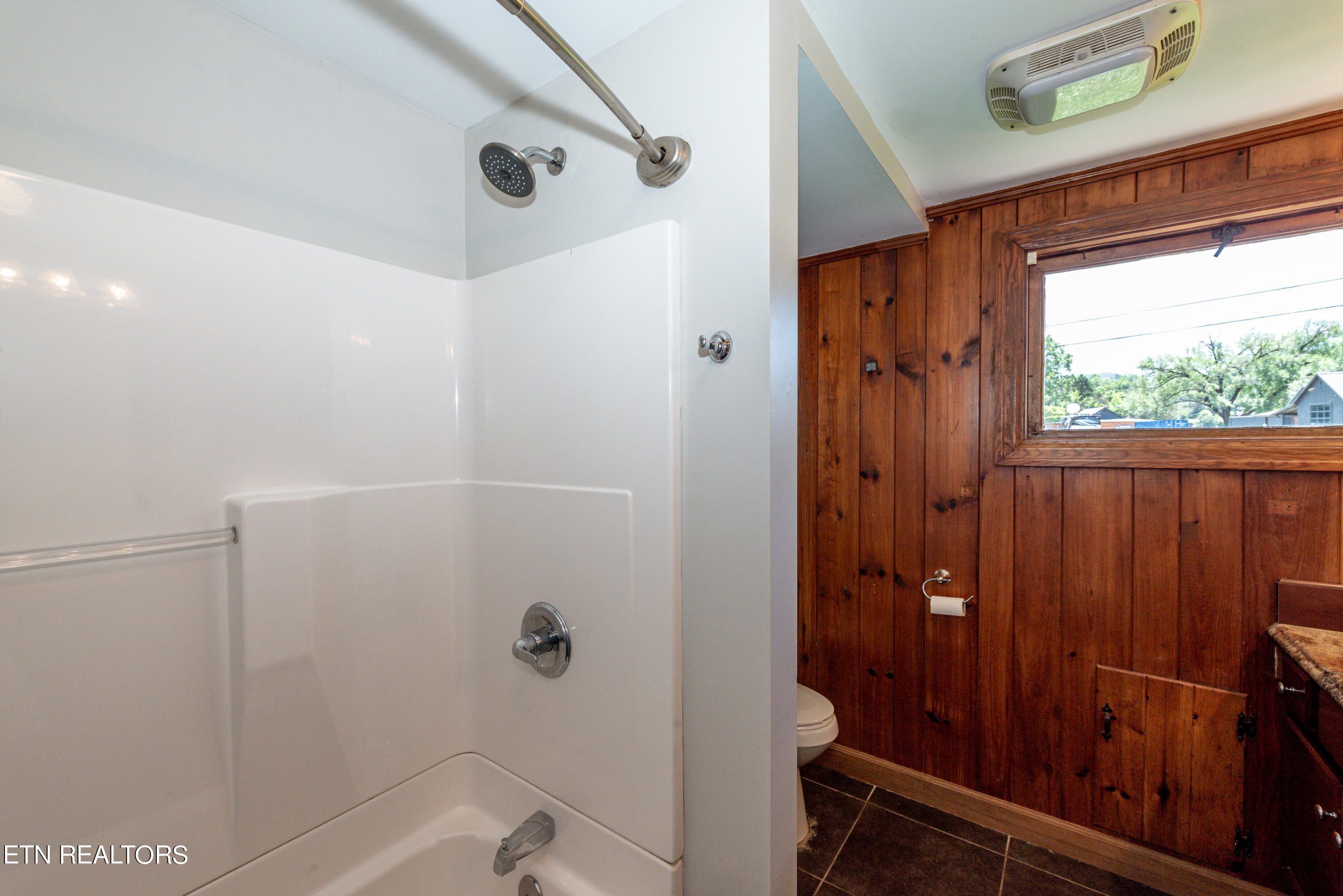 Townsend, Tennessee, 37882, United States, 3 Bedrooms Bedrooms, ,2 BathroomsBathrooms,Residential,For Sale,1984041