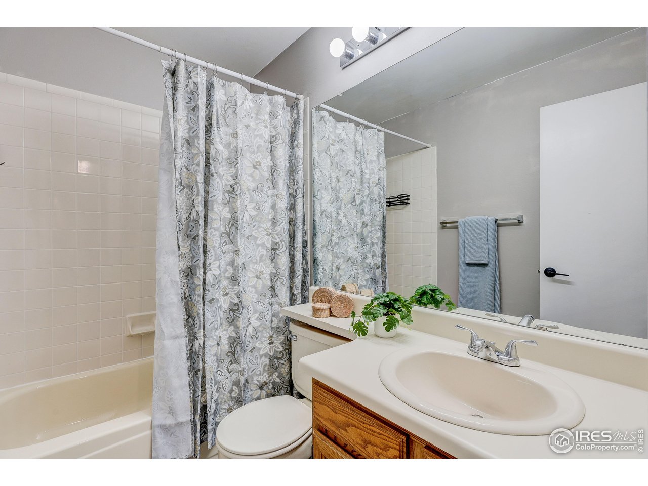Fort Collins, Colorado, 80526, United States, 3 Bedrooms Bedrooms, ,3 BathroomsBathrooms,Residential,For Sale,2005389