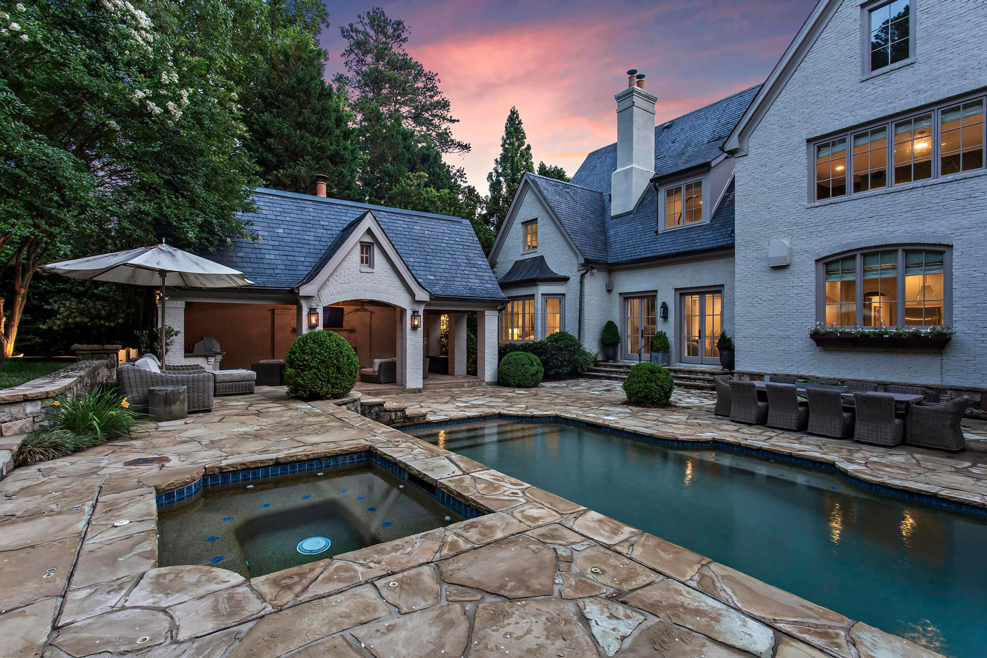  Stunning Custom-designed Home with Exceptional Indoor-Outdoor Living - 物件實景