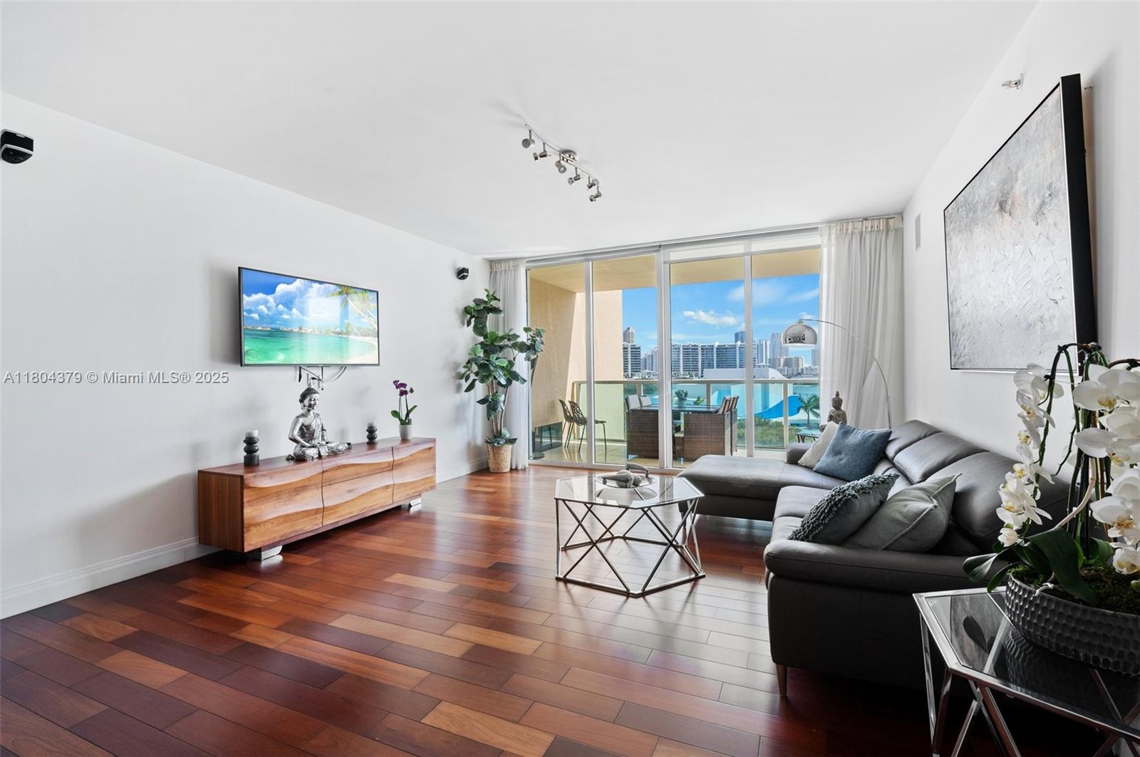 Aventura, Florida, 33180, United States, 2 Bedrooms Bedrooms, ,3 BathroomsBathrooms,Residential,For Sale,1826878