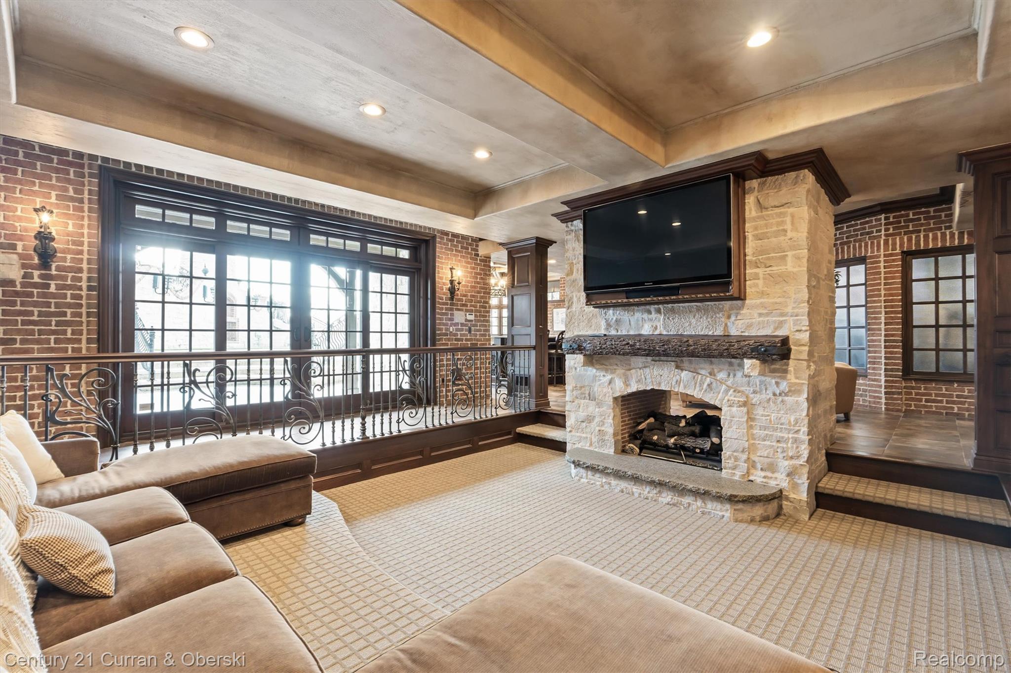 Northville, Michigan, 48168, United States, 4 Bedrooms Bedrooms, ,7 BathroomsBathrooms,Residential,For Sale,2038864