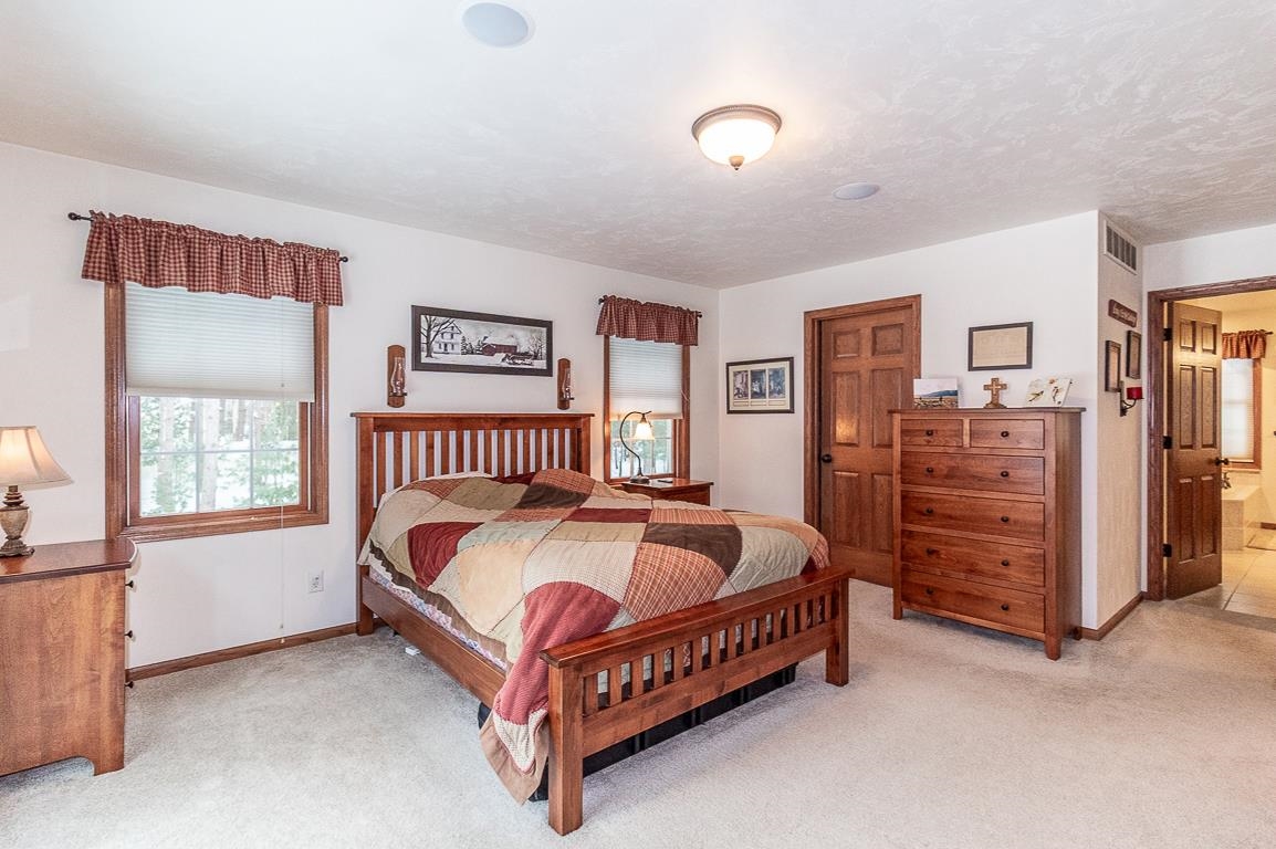 New London, Wisconsin, 54961-8857, United States, 4 Bedrooms Bedrooms, ,4 BathroomsBathrooms,Residential,For Sale,2001494