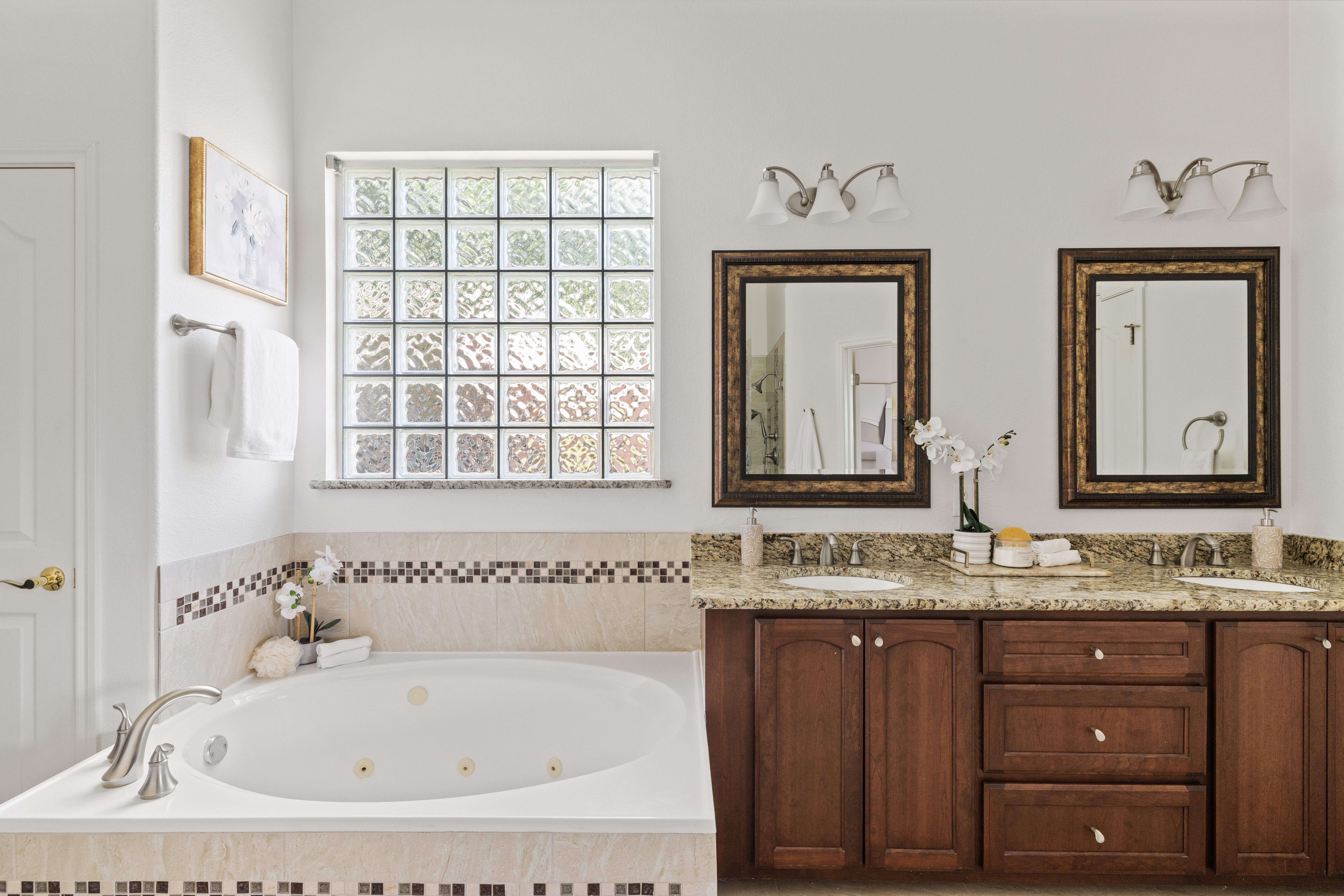  Elegant Luxury Backing to Pristine Greenbelt with Hill Country Views - 物件實景