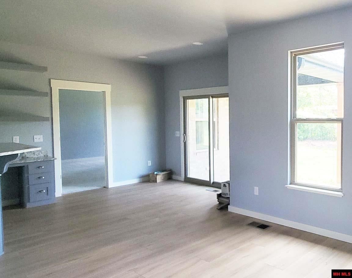 Mountain Home, Arkansas, 72653, United States, 3 Bedrooms Bedrooms, ,2 BathroomsBathrooms,Residential,For Sale,1983473