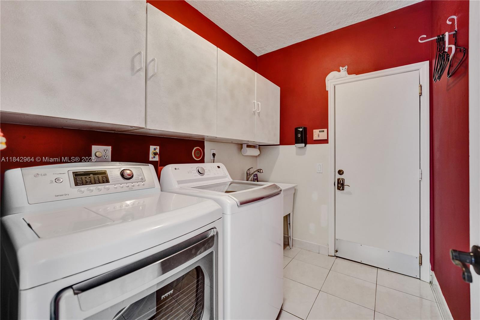 Weston, Florida, 33326, United States, 5 Bedrooms Bedrooms, ,4 BathroomsBathrooms,Residential,For Sale,1987523