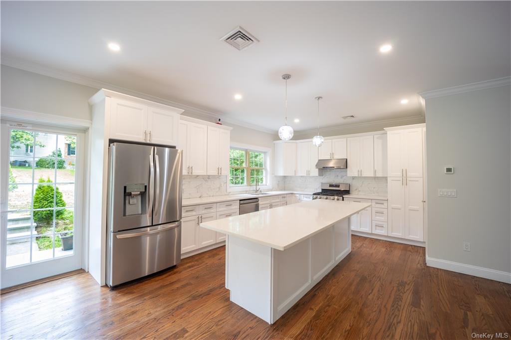 New Rochelle, New York, 10804, United States, 5 Bedrooms Bedrooms, ,5 BathroomsBathrooms,Residential,For Sale,1983034