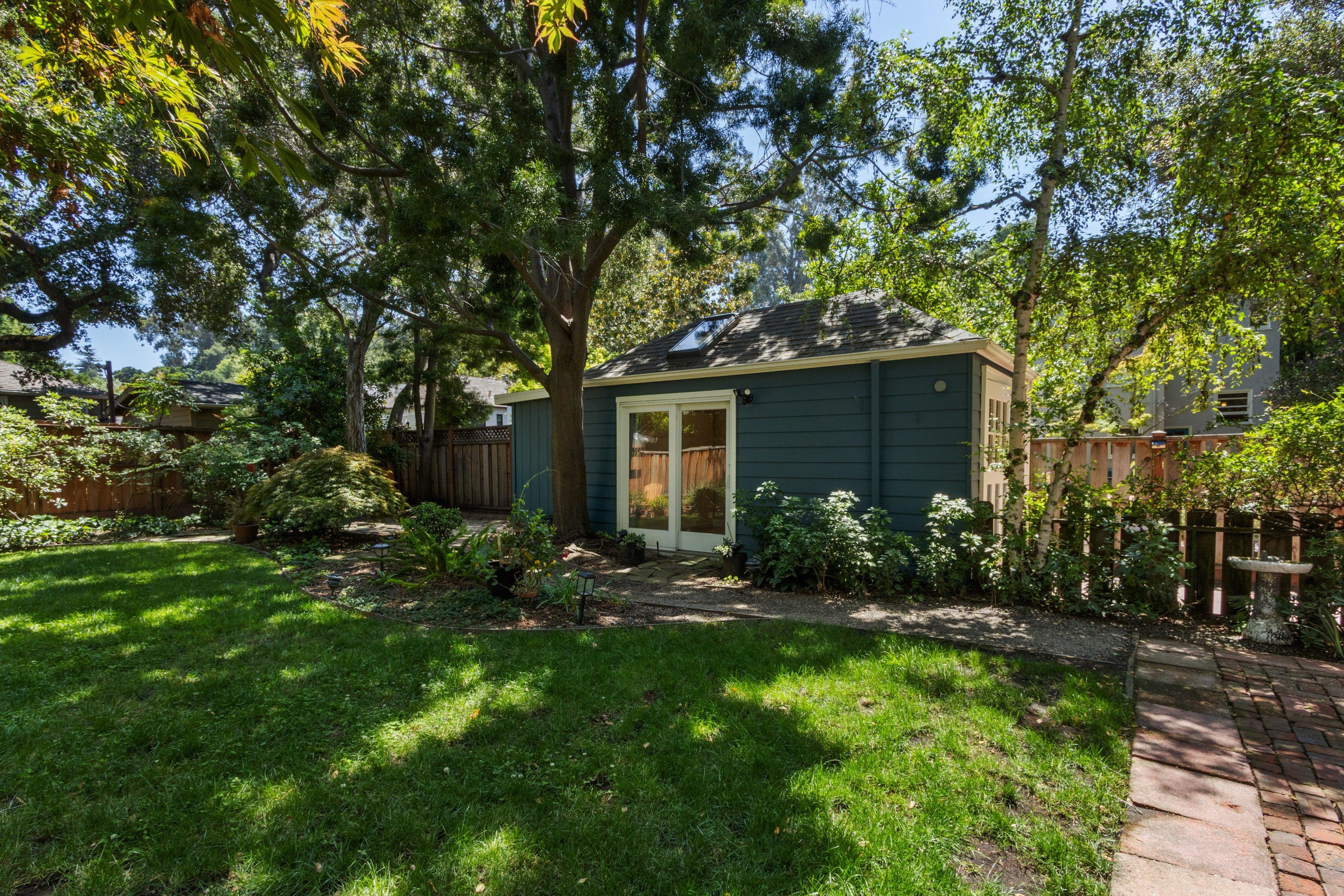  Crocker Highlands Classic with Modern Touches and Backyard Retreat - 物件實景