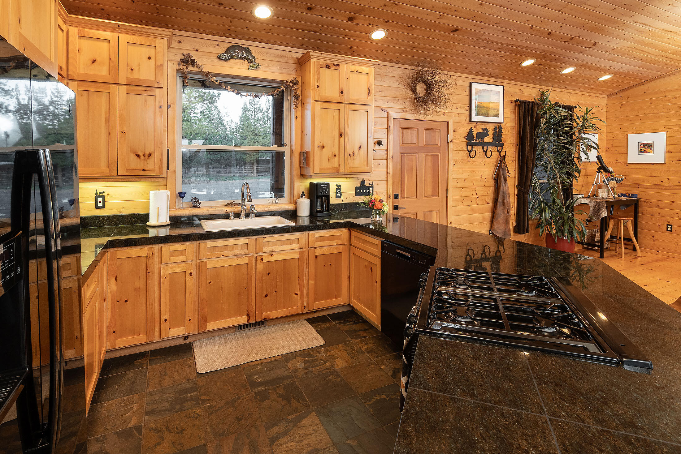 Bend, Oregon, 97703, United States, 3 Bedrooms Bedrooms, ,2 BathroomsBathrooms,Residential,For Sale,1826541