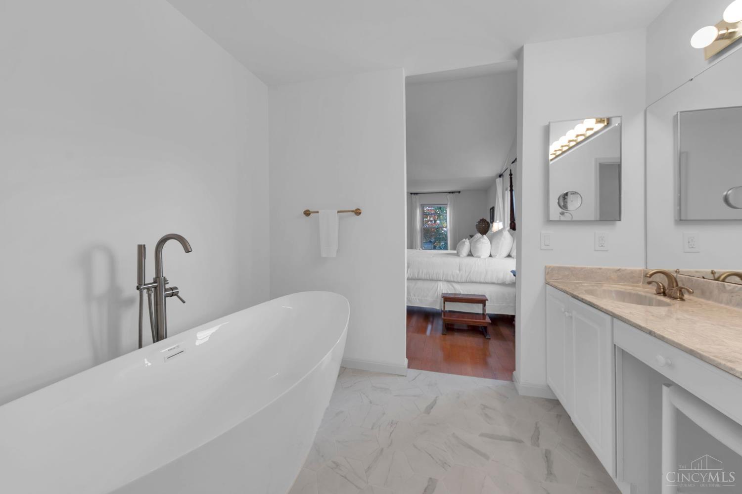 Loveland, Ohio, 45140, United States, 4 Bedrooms Bedrooms, ,3 BathroomsBathrooms,Residential,For Sale,1992143